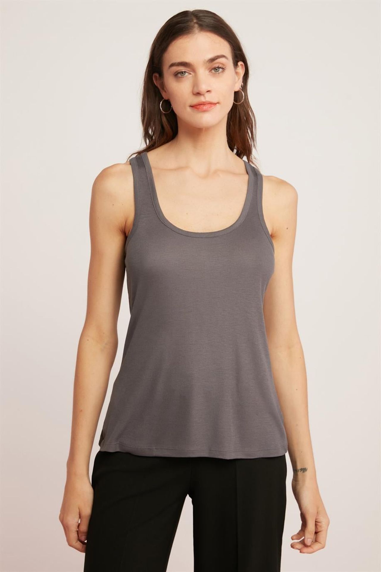 ETHIQUET Sleeveless Straight Cut Tank Top 4