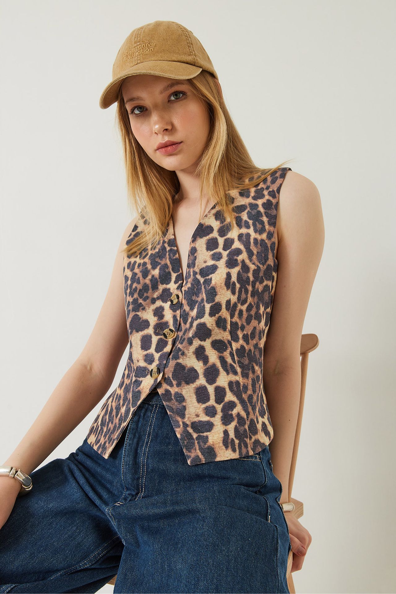 LUCCI Leopard Print V-Neck Buttoned Waistcoat 4