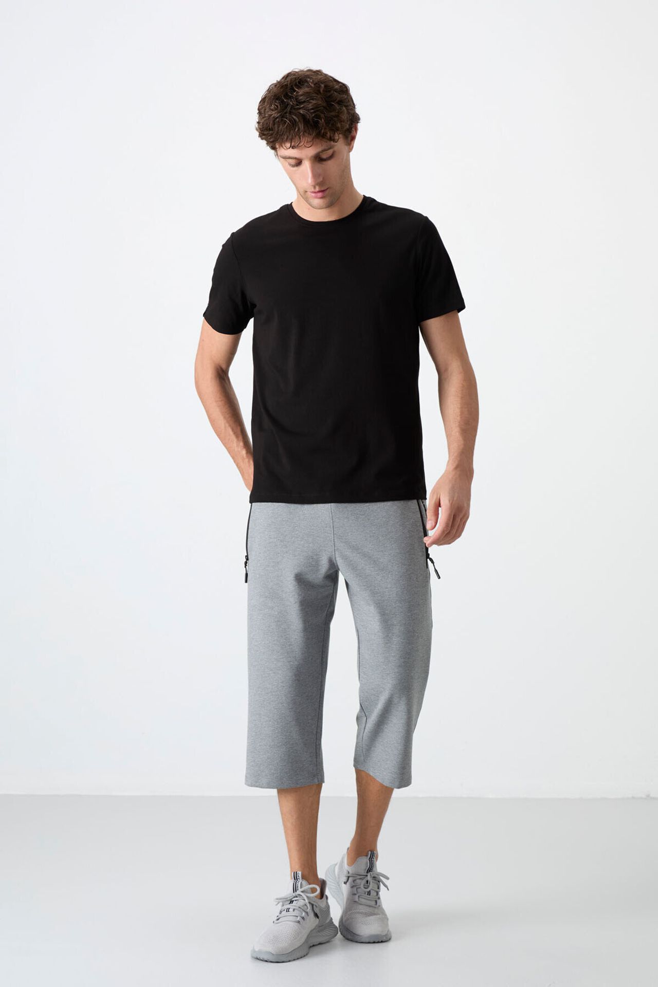TOMMY Men's Cotton Blend Shorts 3