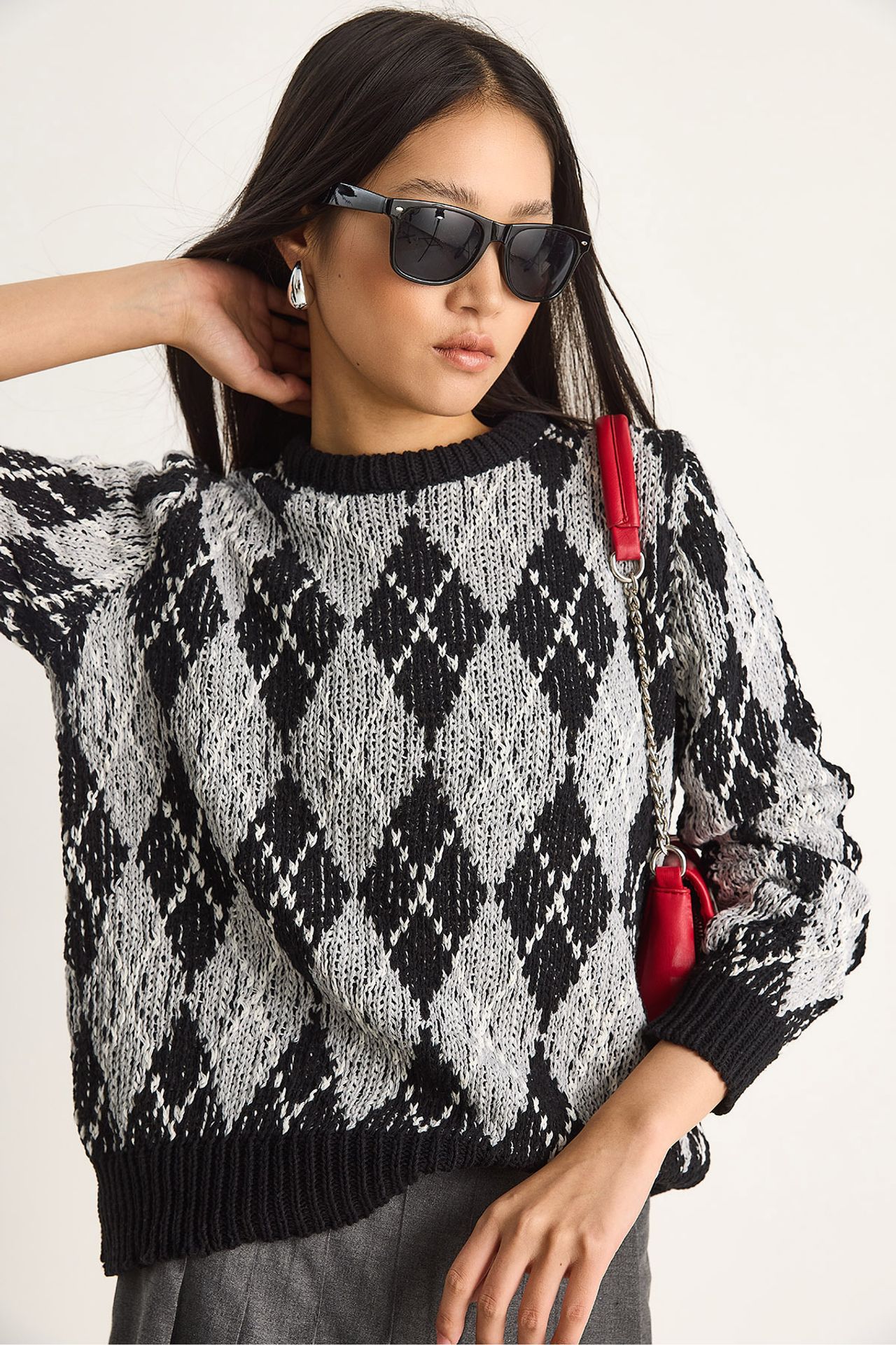 LUCCI Women’s Crew Neck Knitted Sweater with Diamond Pattern 4