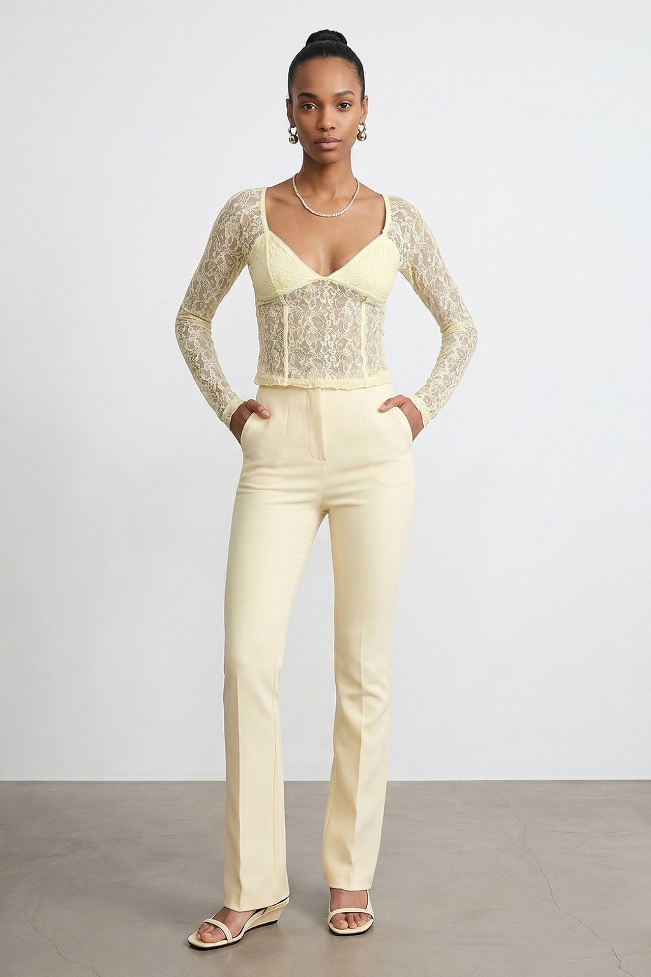 DILVIN Women’s Lace V-neck Long-sleeve Top 5