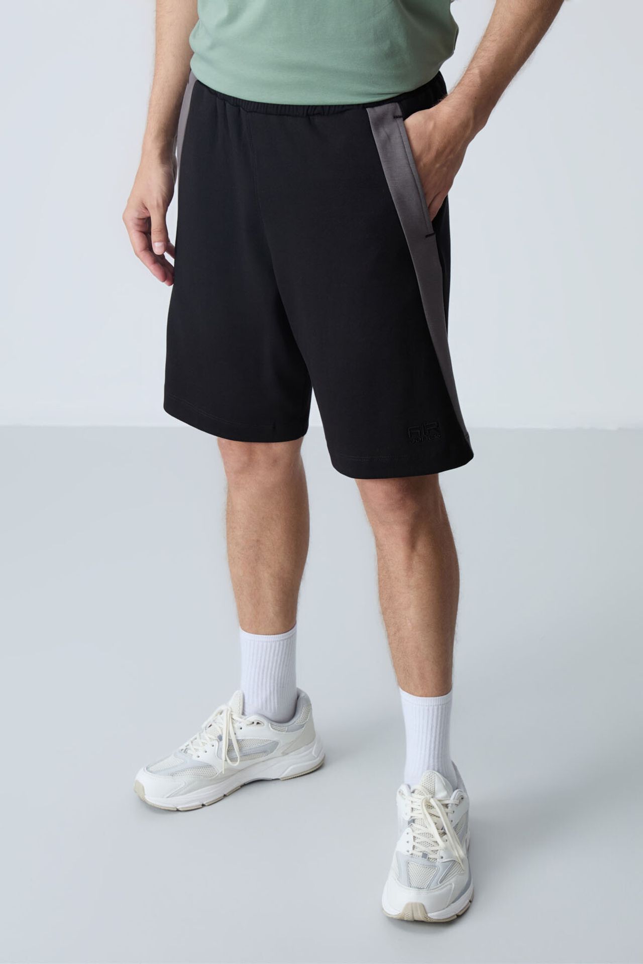TOMMY Men's Cotton Blend Sweat Shorts 2