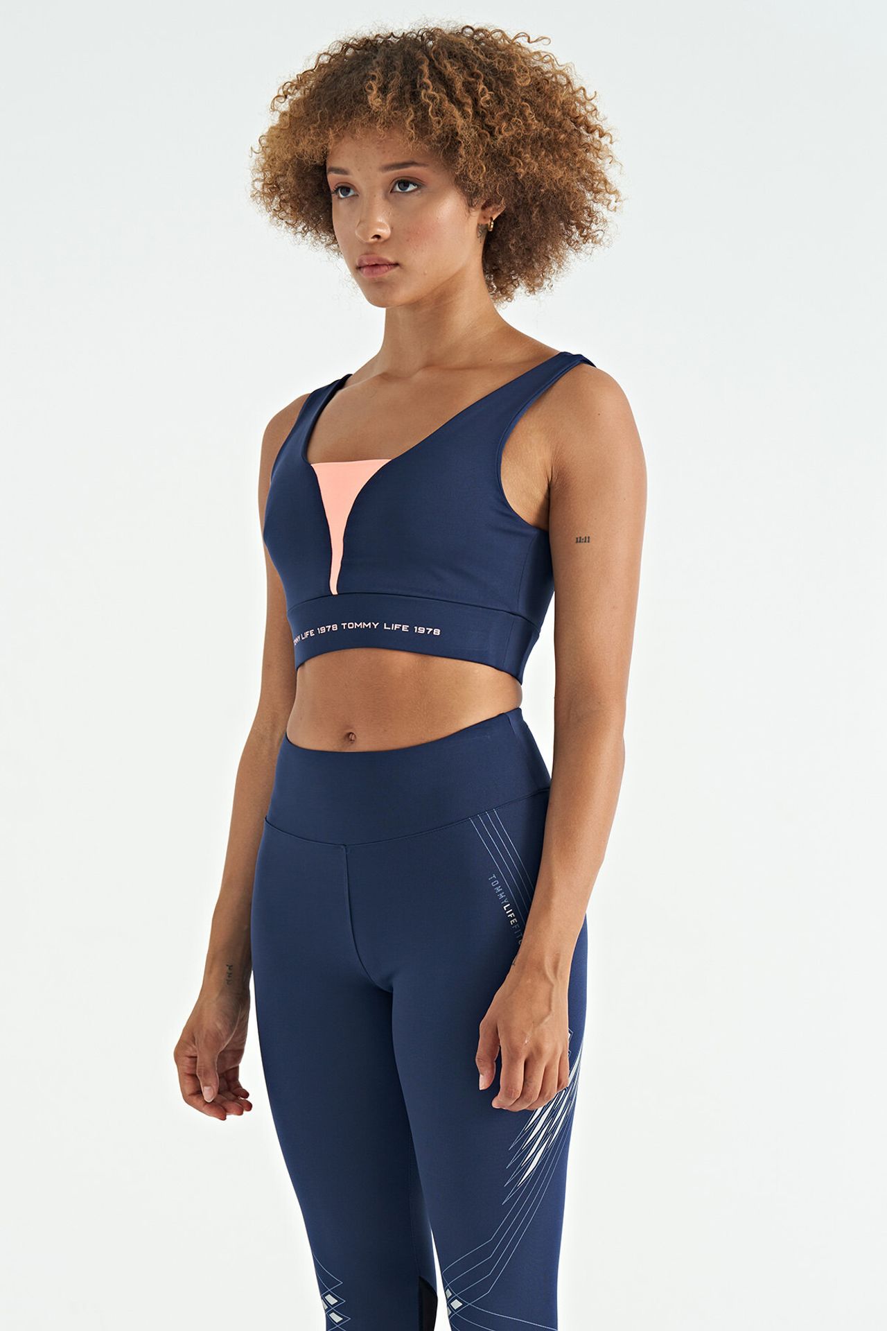 TOMMY Women's Color-Blocked Sleeveless Crop Sports Top 4