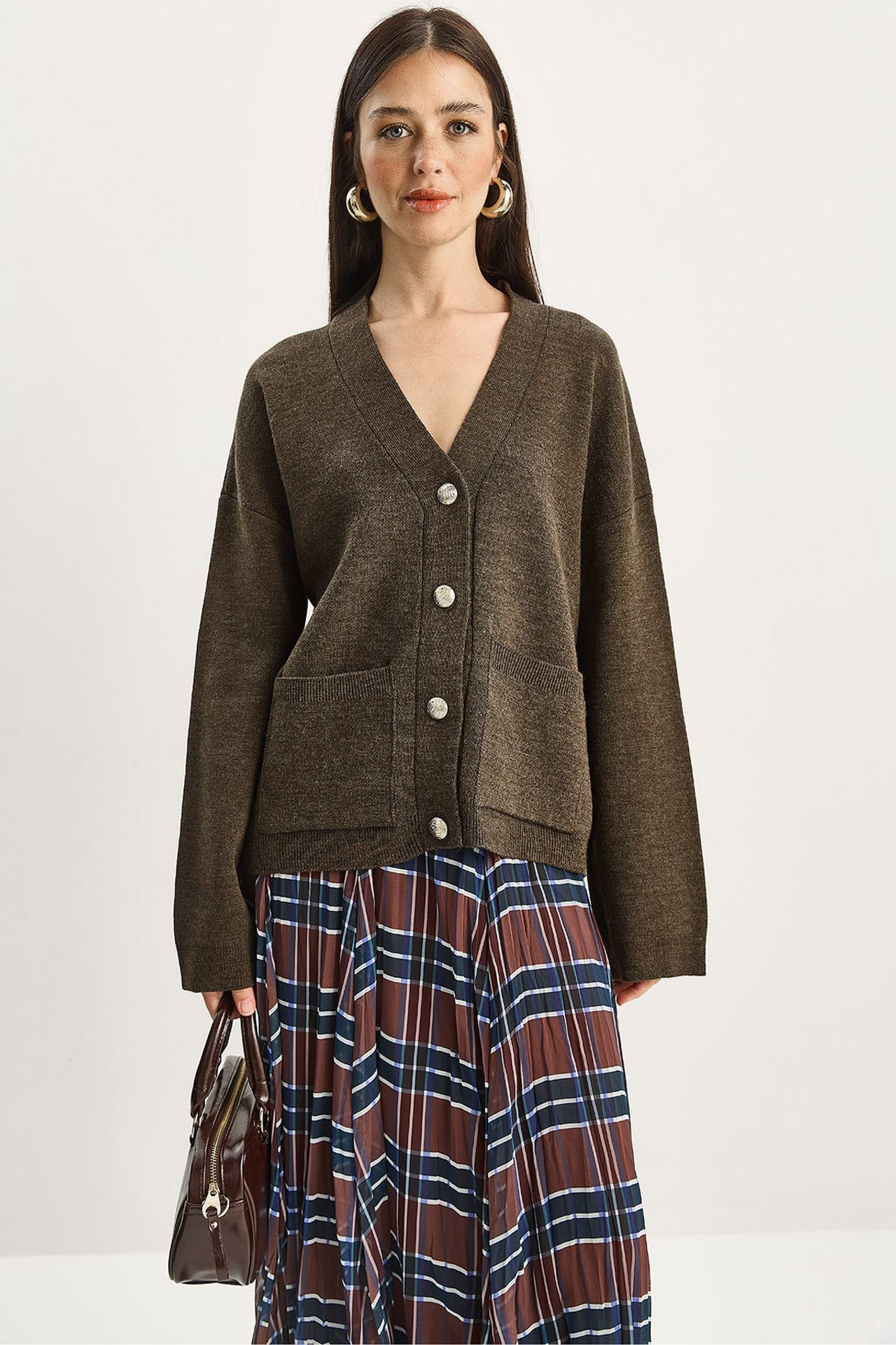 LUCCI Thick Ribbed V-neck Cardigan with Button Closure 1