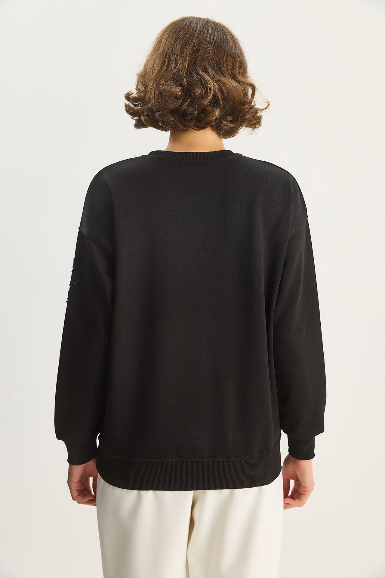 LUCCI Embroidered Crew Neck Long Sleeve Sweatshirt 6