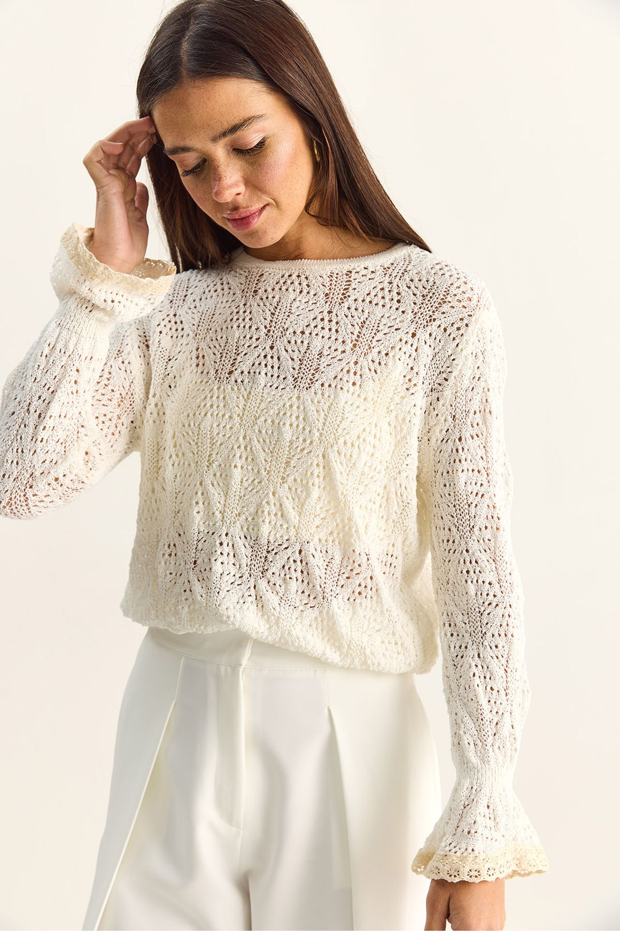 LUCCI Textured Crew Neck Frilly Knit Sweater 4
