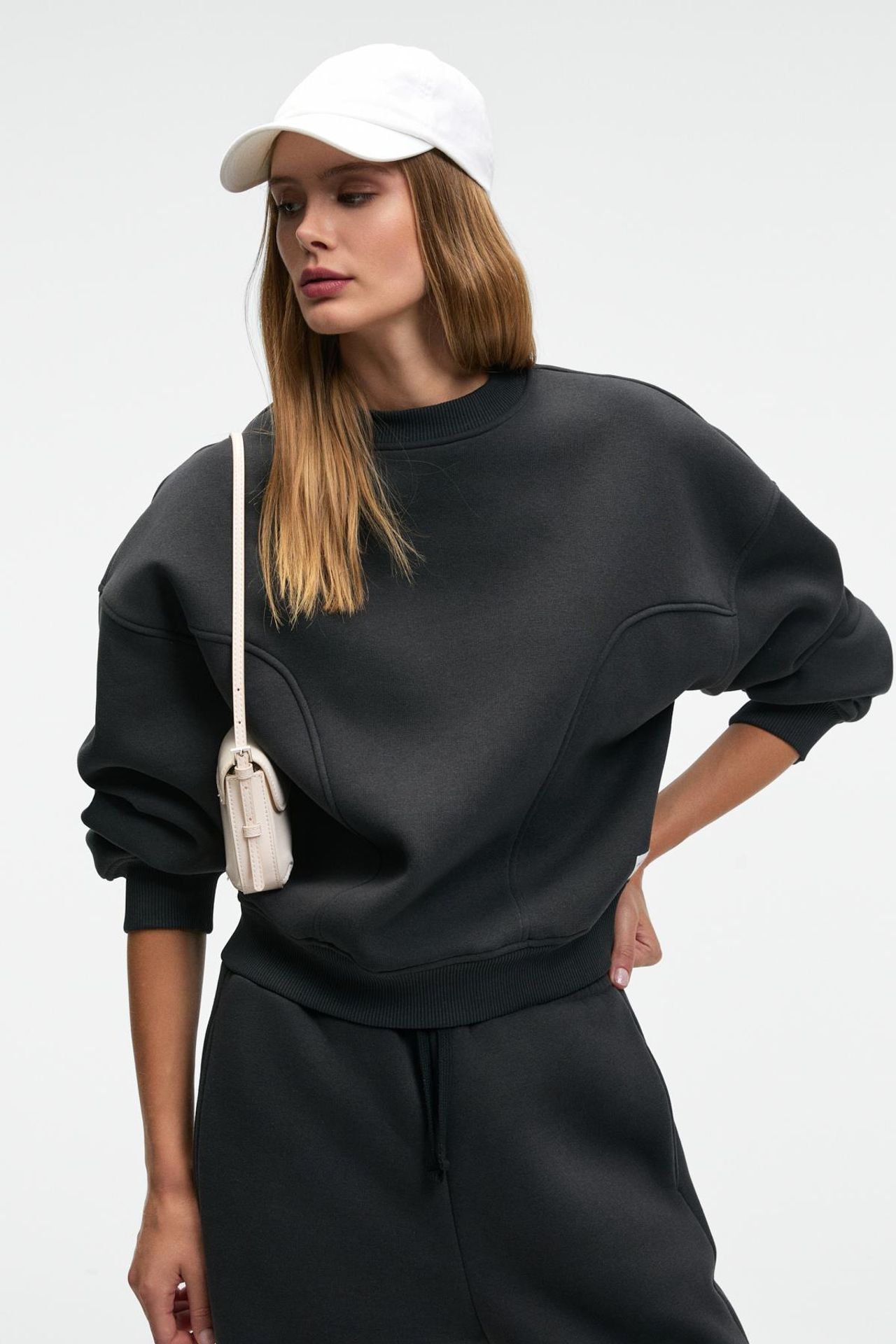 GRIMELANGE Oversized Crew Neck Sweatshirt 4