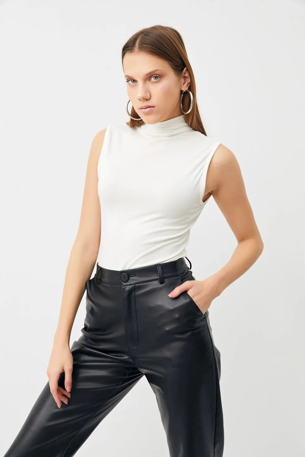 BIPANTOLON Women's 2-Pack Sleeveless Half Turtleneck Bodysuits 2
