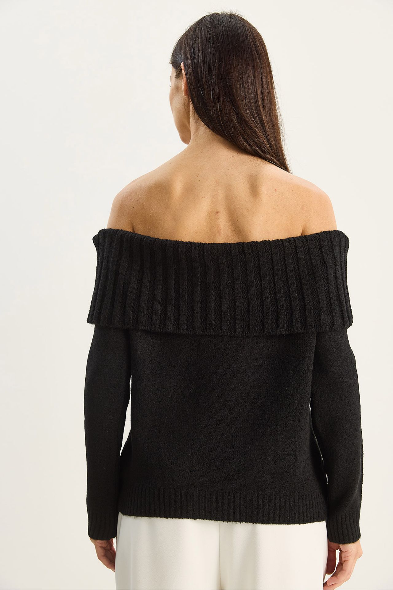LUCCI Knit Sweater with Madonna Collar 6