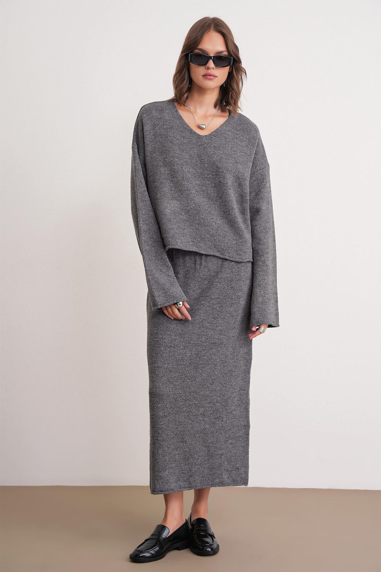 Mixray V-neck Knitwear Sweater & Skirt Co-ord Set 3