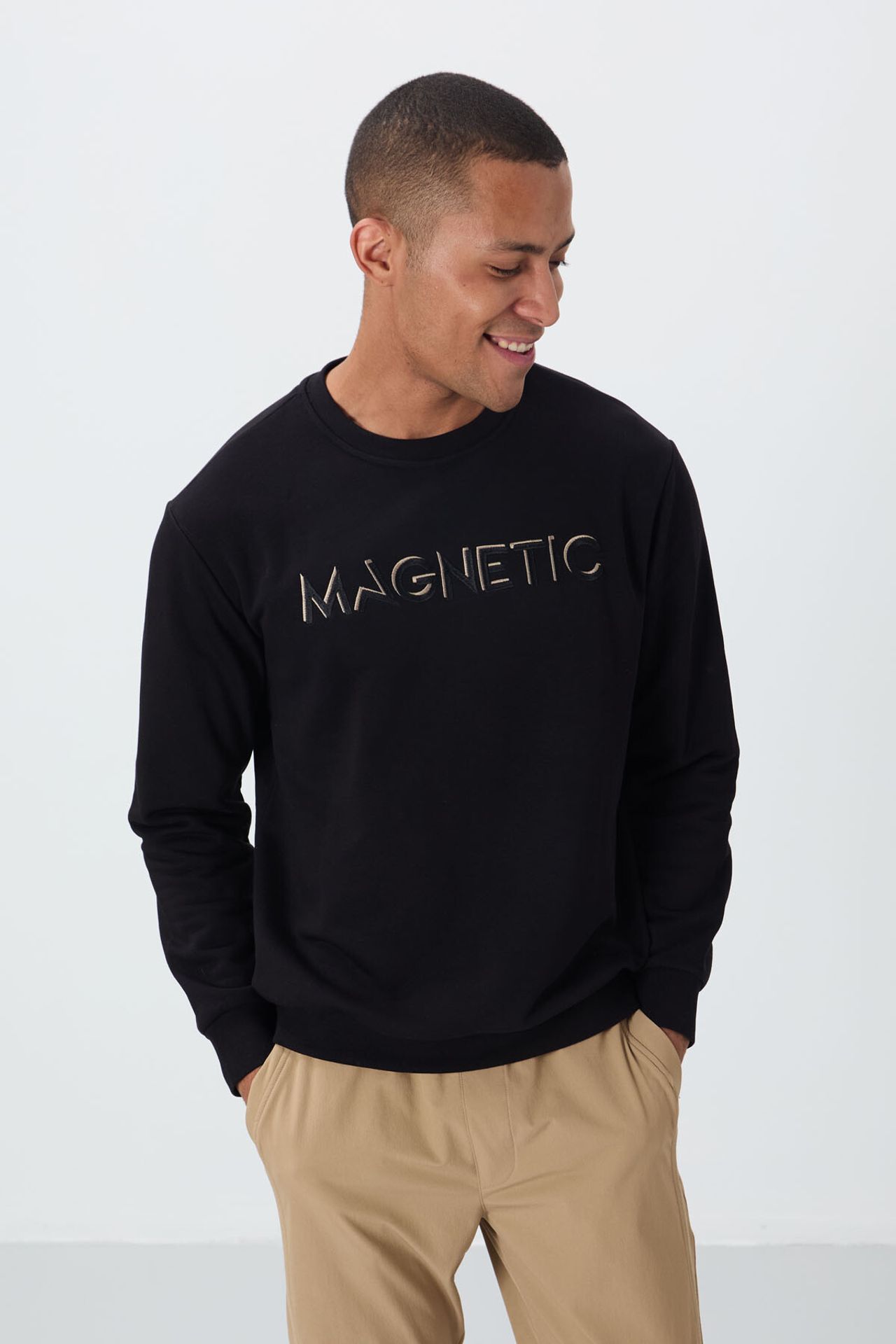 TOMMY Men's Printed Crew Neck Sweatshirt 4