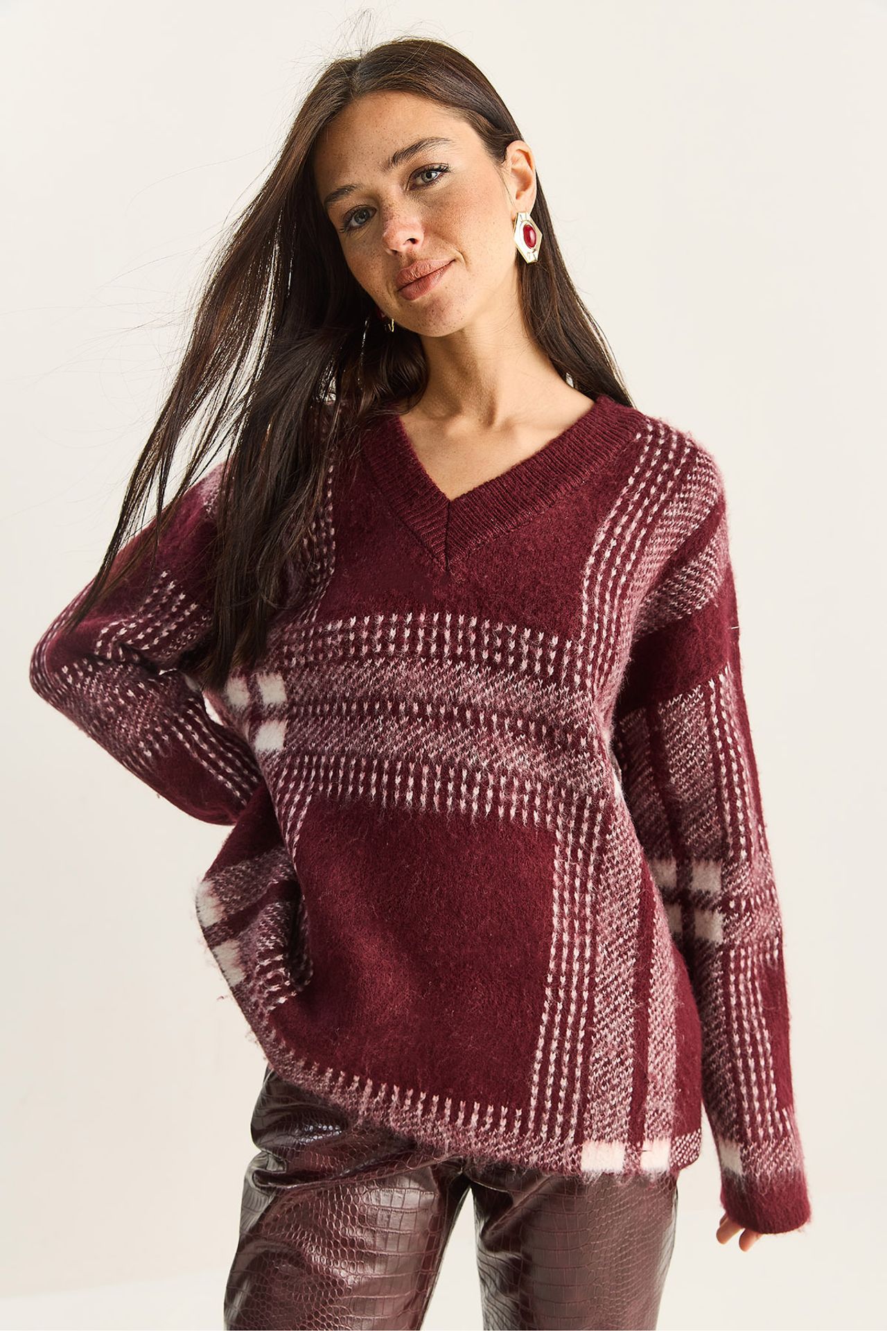 LUCCI Plaid V-Neck Long Sleeve Knit Sweater 5