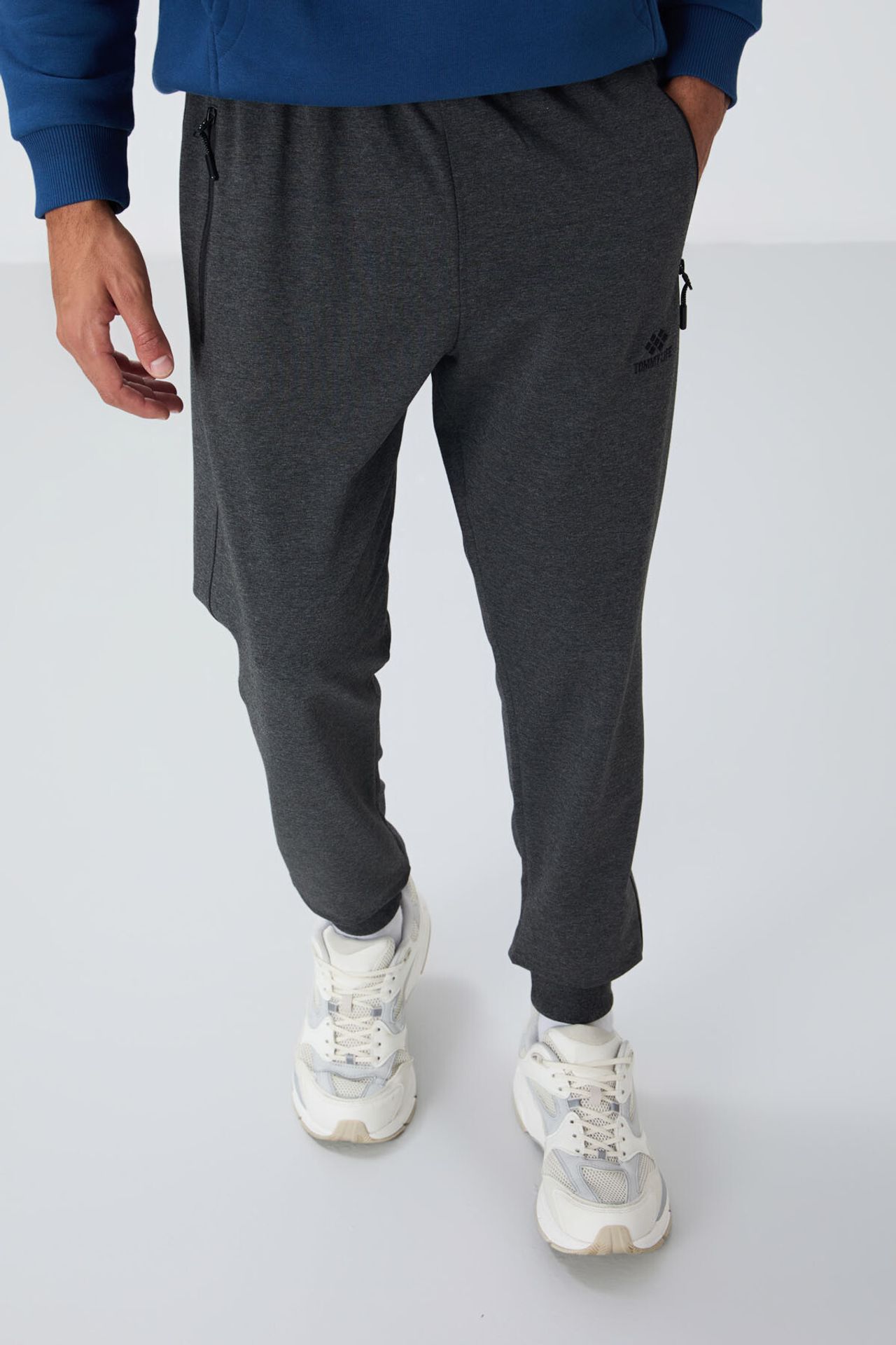 TOMMY Men's Jogger Sweatpants With Zip Pocket 2