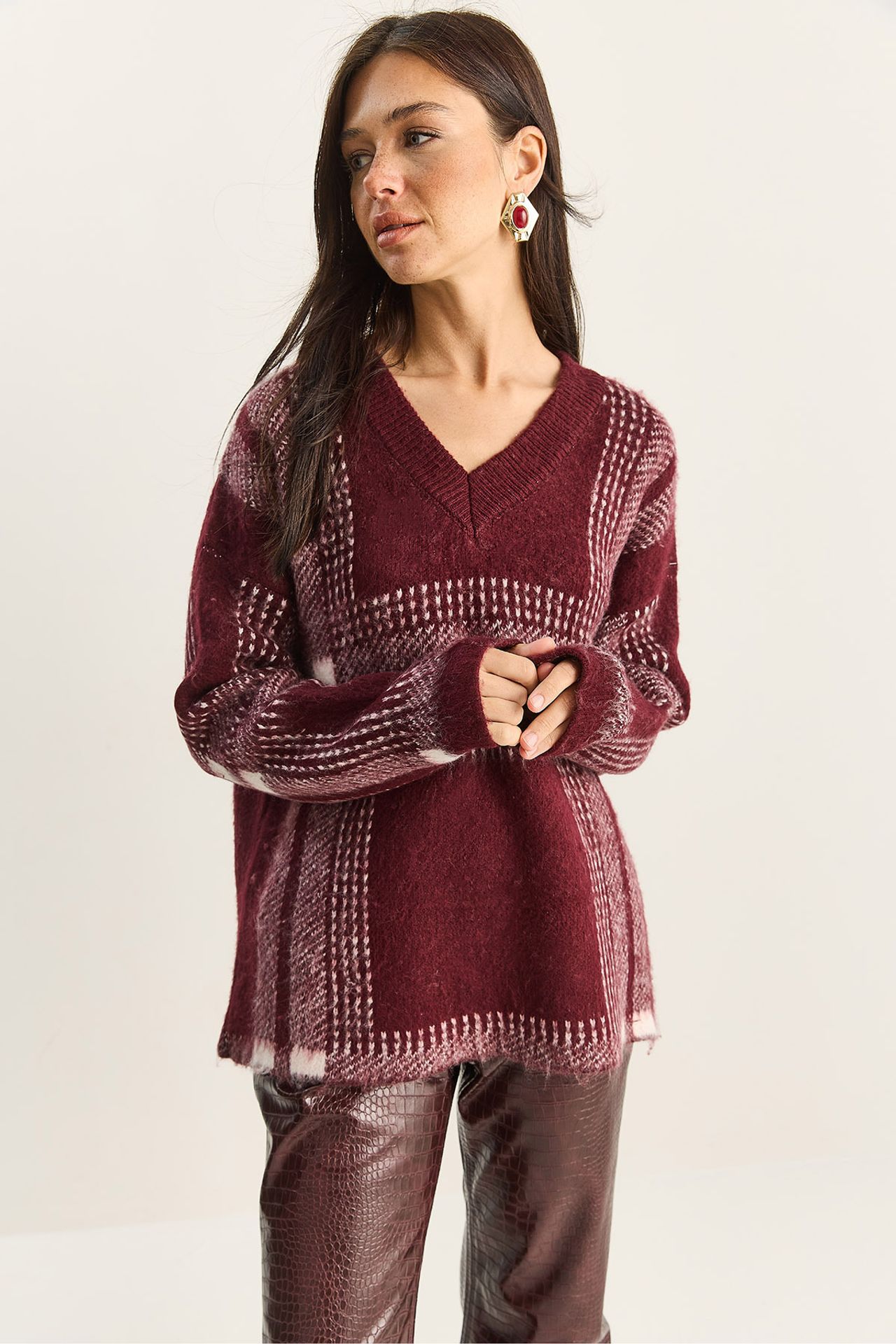 LUCCI Plaid V-Neck Long Sleeve Knit Sweater 2