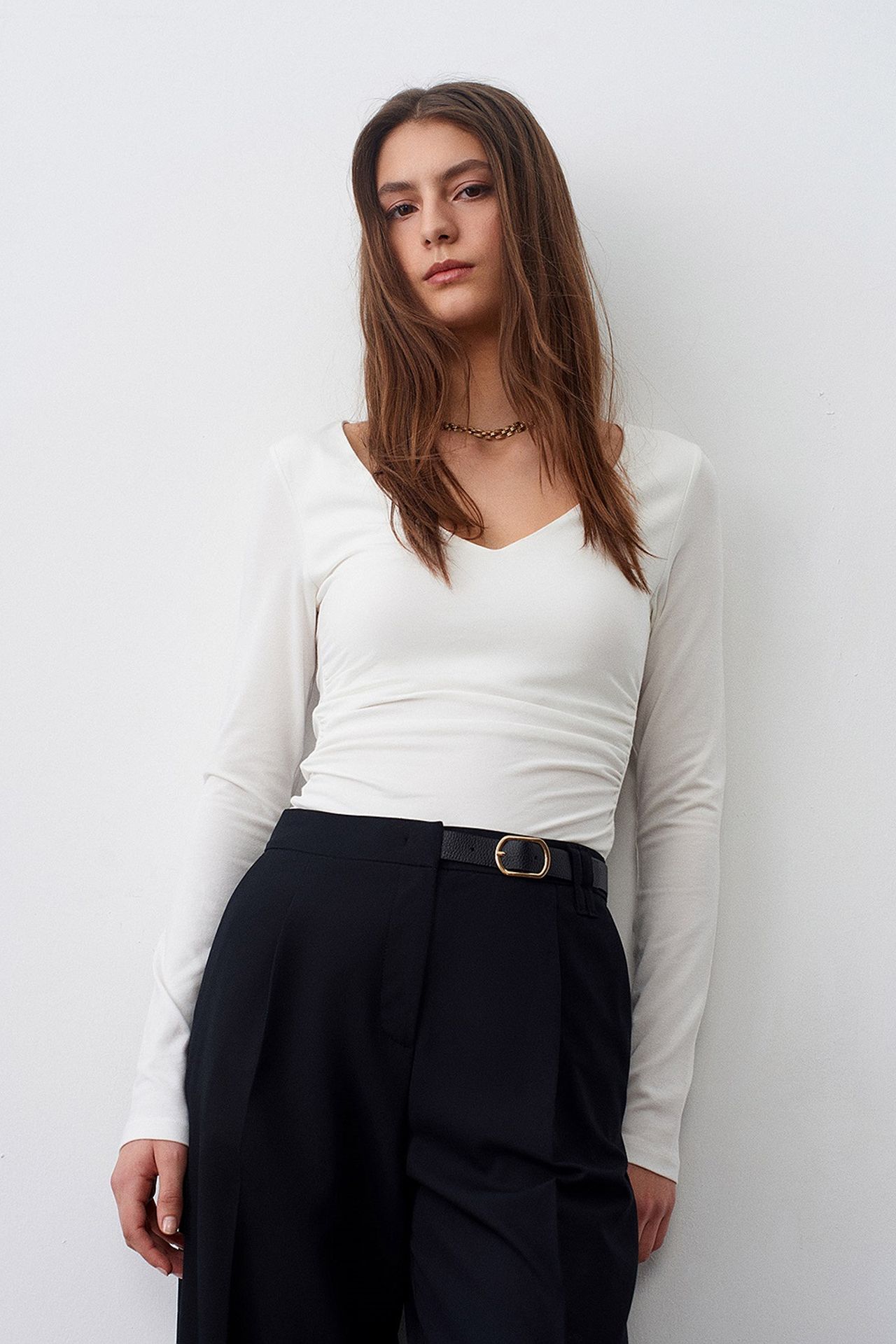 DILVIN Slim Fit V-Neck Knit Blouse 3