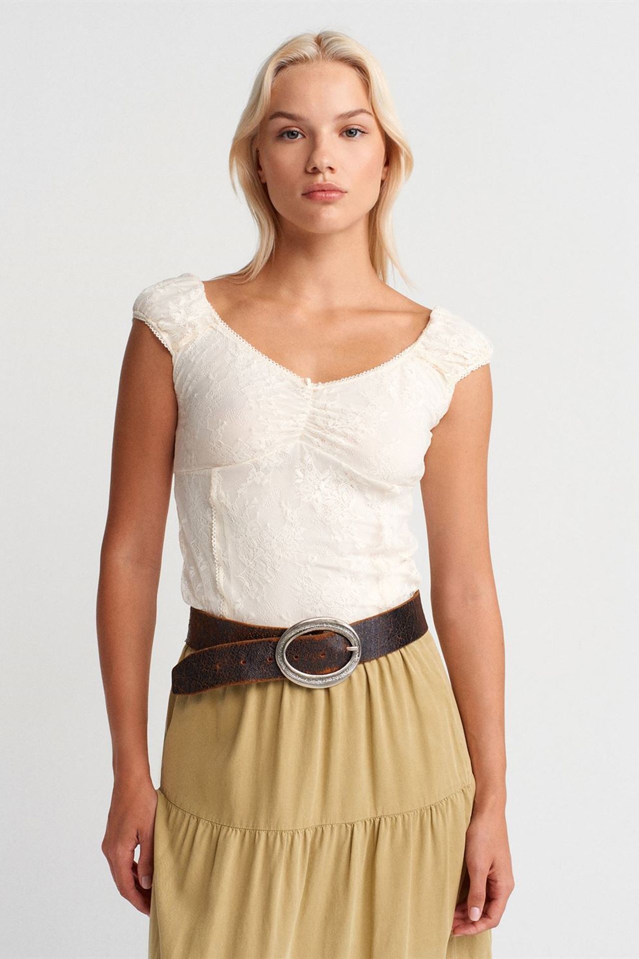 DILVIN Women's Cropped Lace Fitted Top 1
