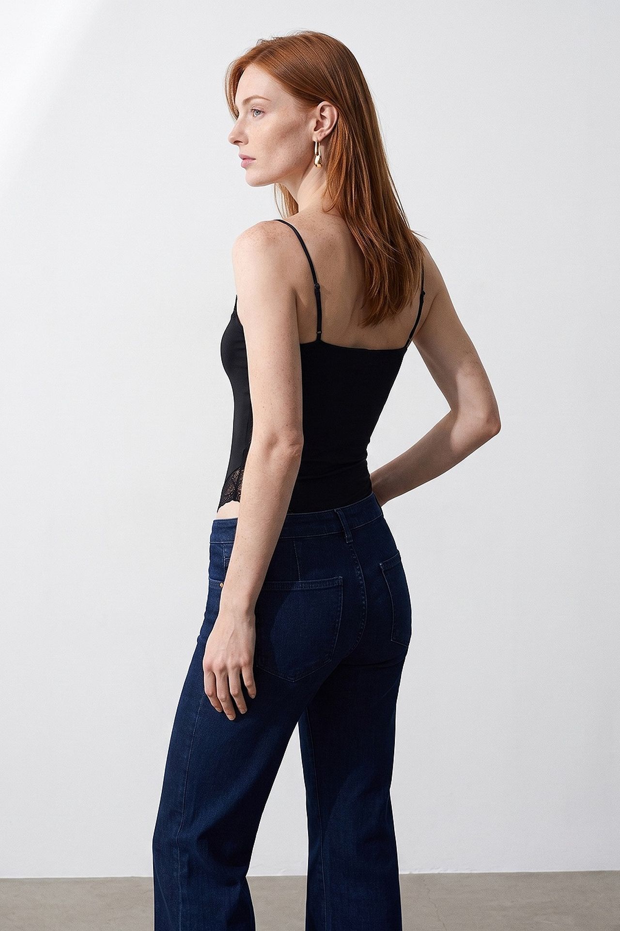 DILVIN Lace Sleeveless Slim-fit Bodysuit Blouse 2
