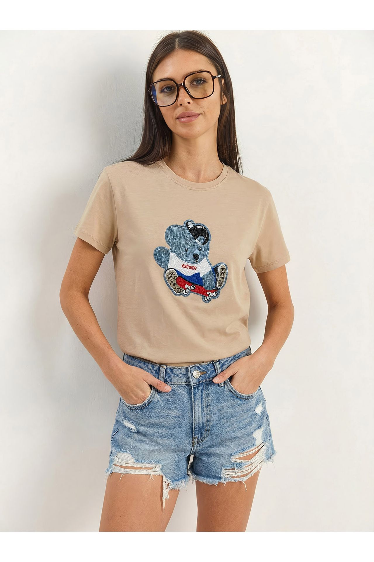 LUCCI Embroidered Crew Neck T-Shirt 2