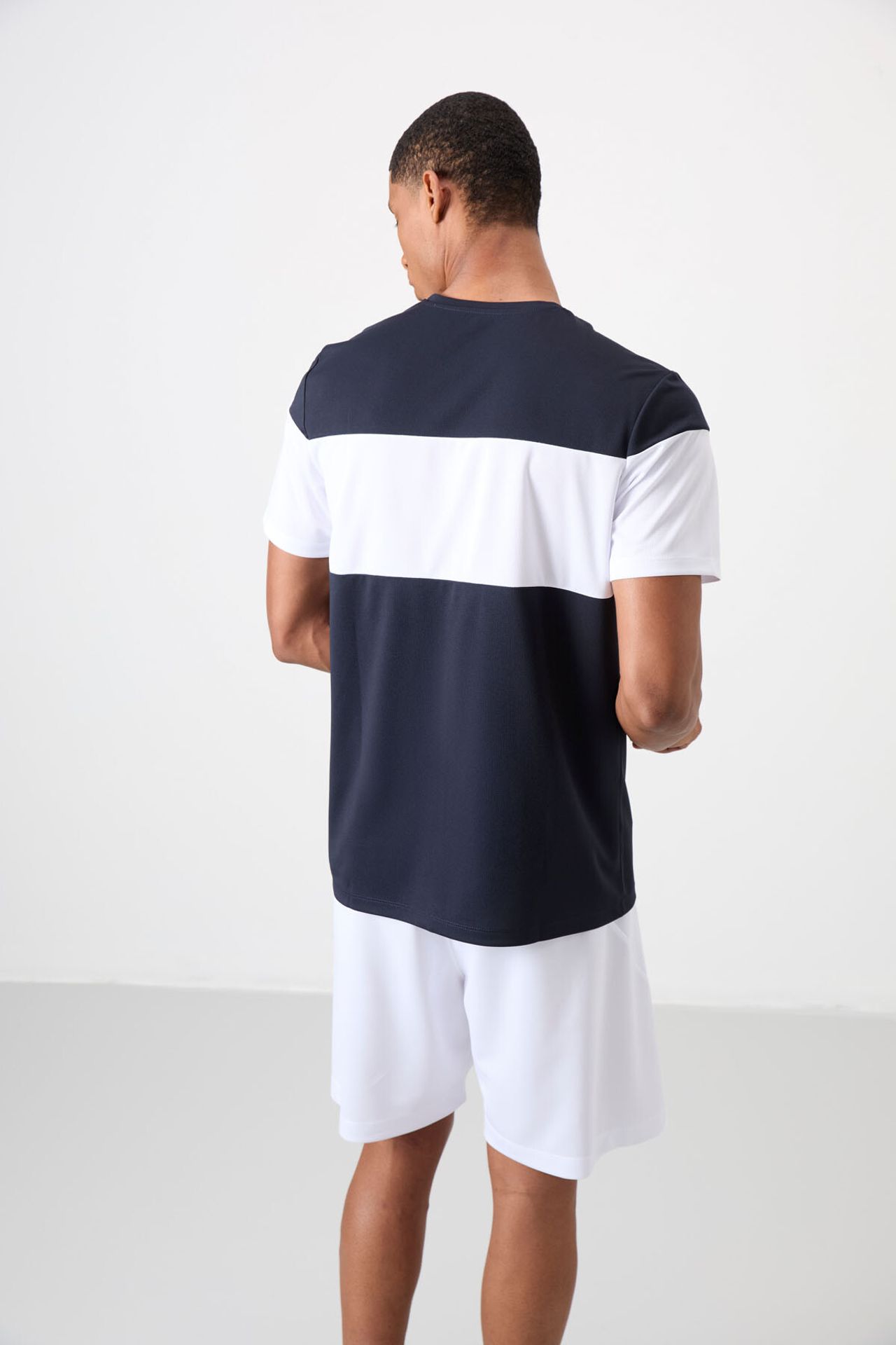 TOMMY Men's Color Block Crew Neck T-Shirt 6
