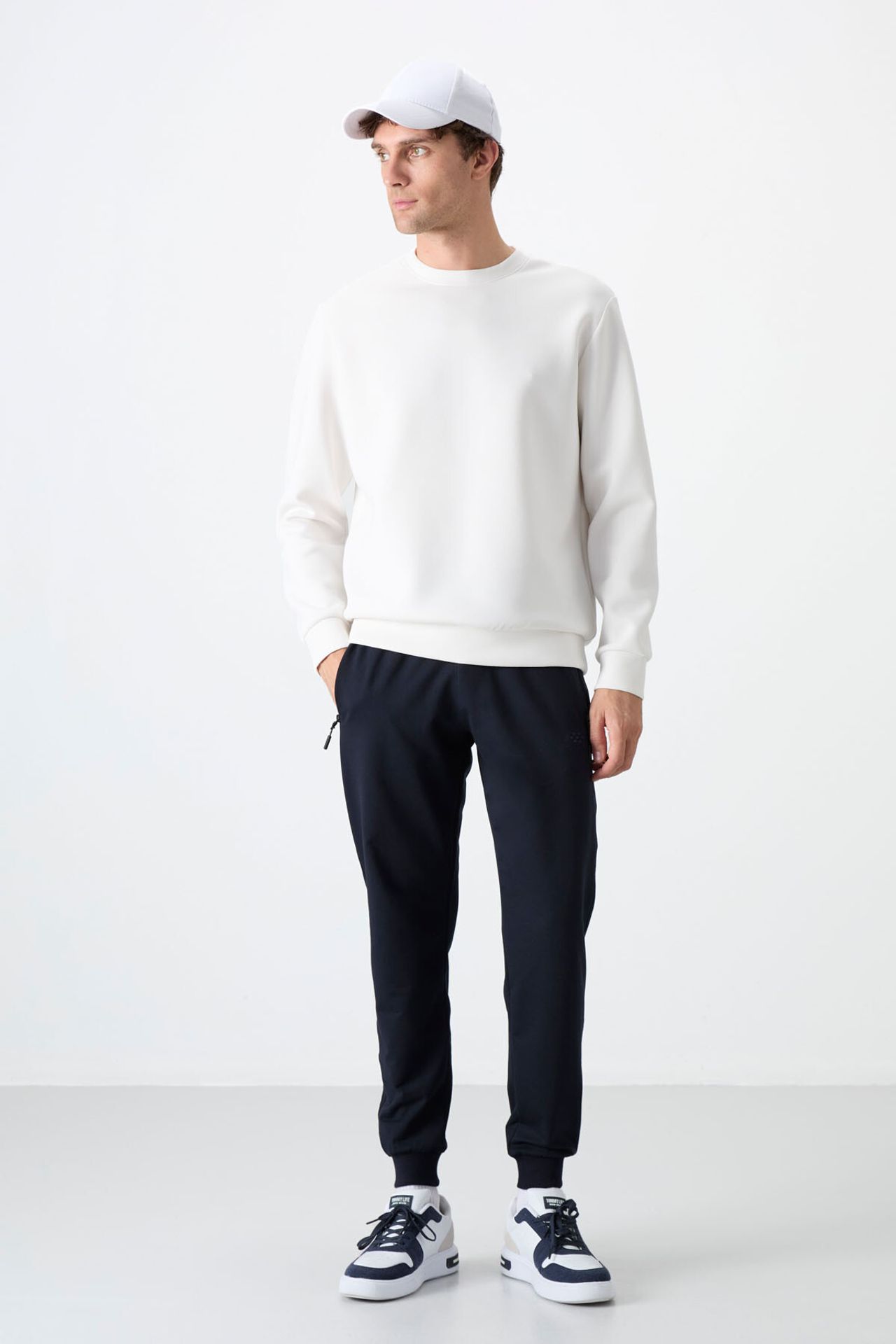 TOMMY Men's Solid Pull-on Sweatpants With Zip Pocket 2