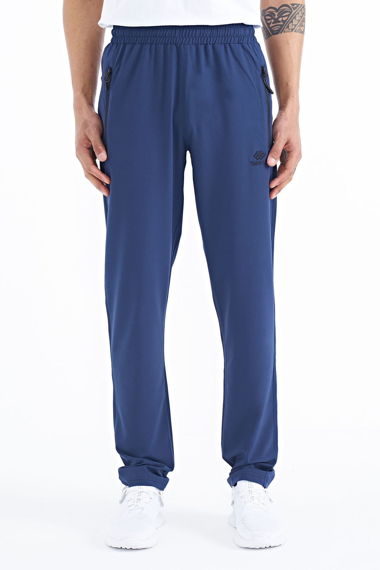 TOMMY Men's Straight-Leg Pull-On Sweatpants 3
