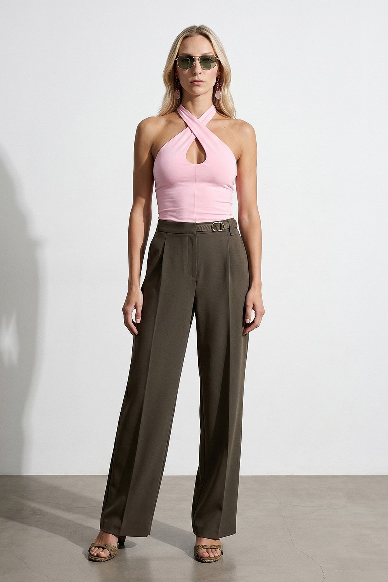 DILVIN Women’s Halter Crop Top With Cut-out Detail 5