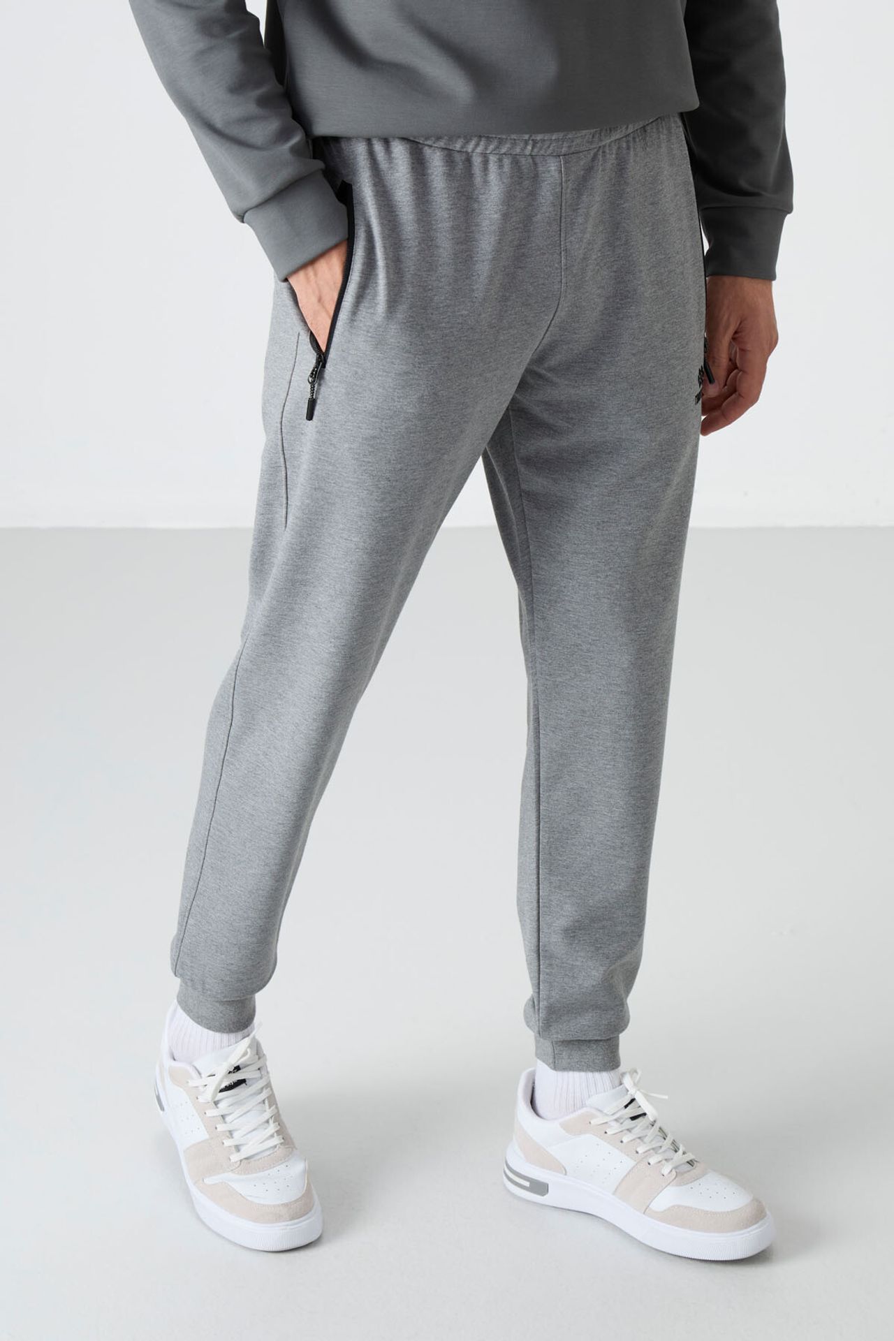 TOMMY Men's Solid Pull-on Sweatpants With Zip Pocket 4
