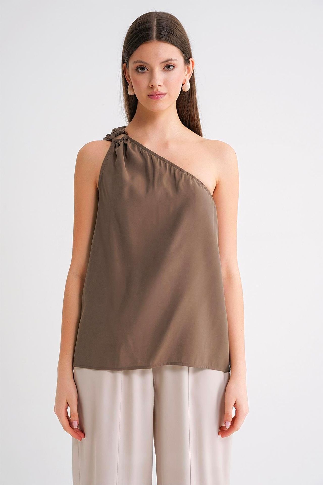 Mixray Asymmetrical Collar Accessory Detailed Top 4