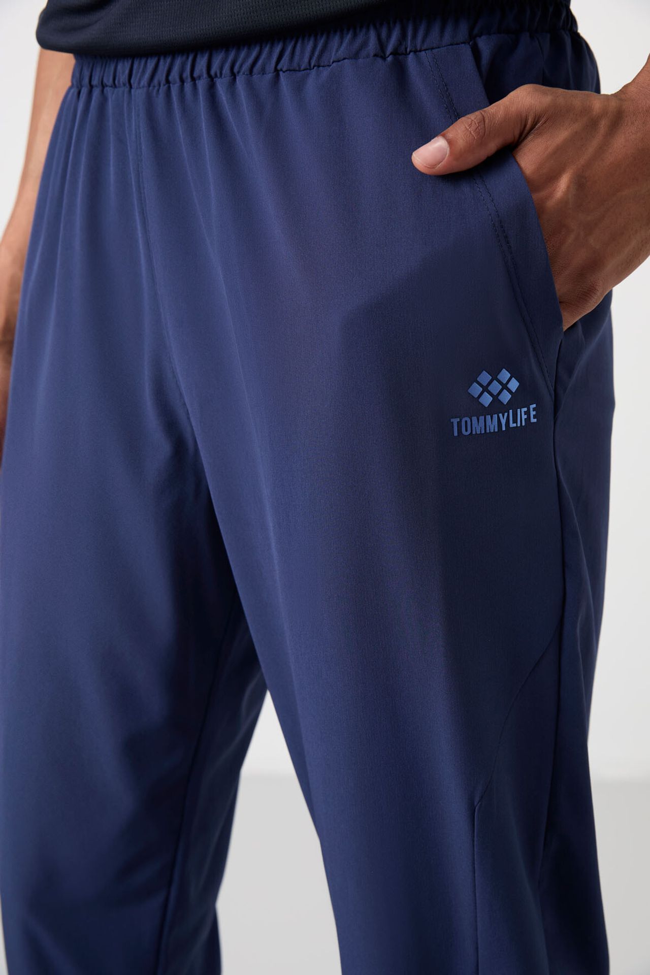 TOMMY Men's Straight-leg Seamless Sweatpants 3