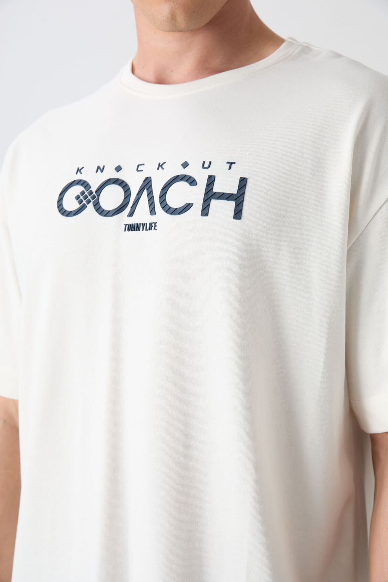 TOMMY Oversized Logo Patch Crew Neck T-Shirt 3