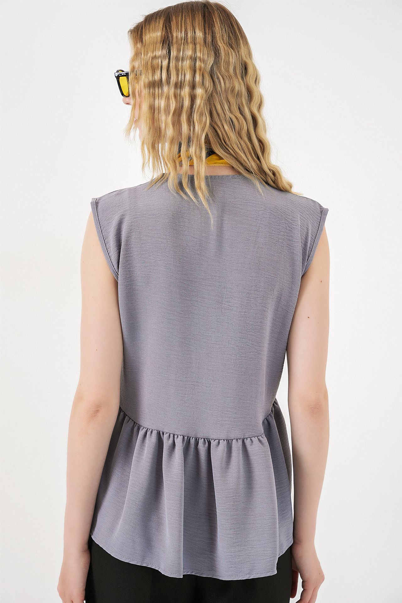BDART V-Neck Buttoned Sleeveless Blouse 5