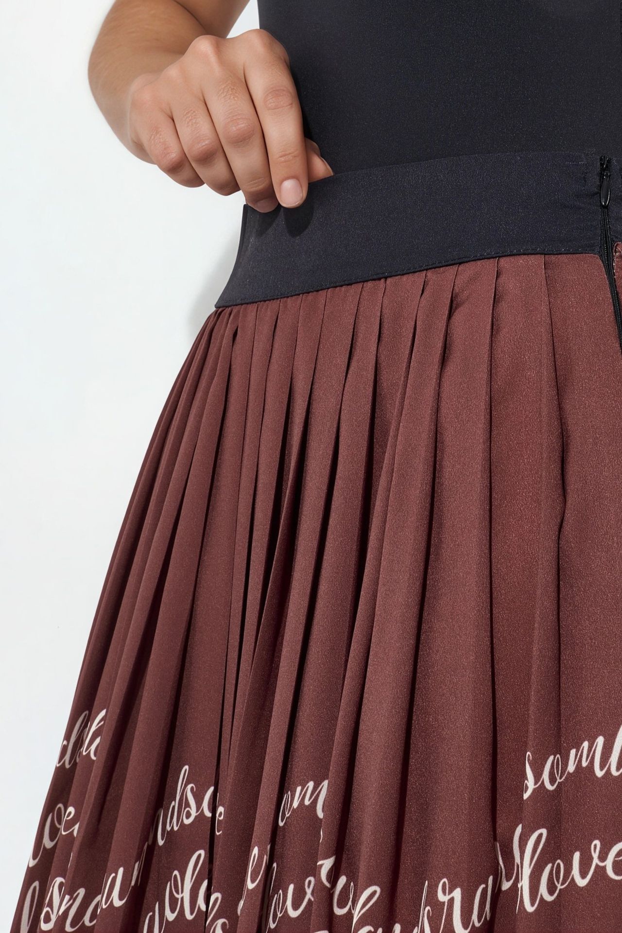 MSN High-Waist Printed Midi Pleated Skirt 4