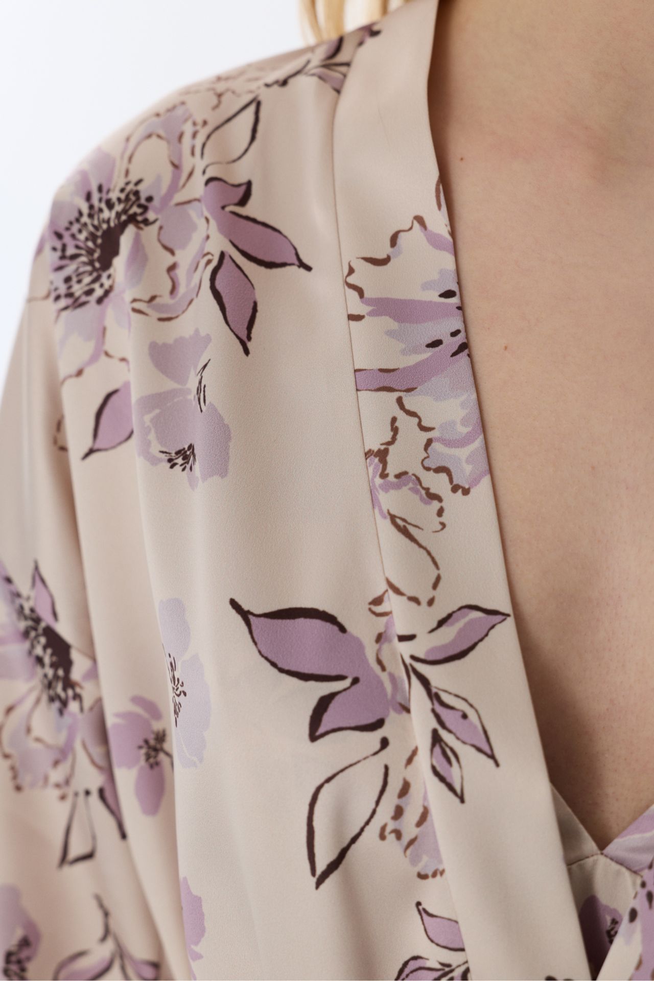 PENTI Petal Satin Sleeve Robe Pajama Top 3
