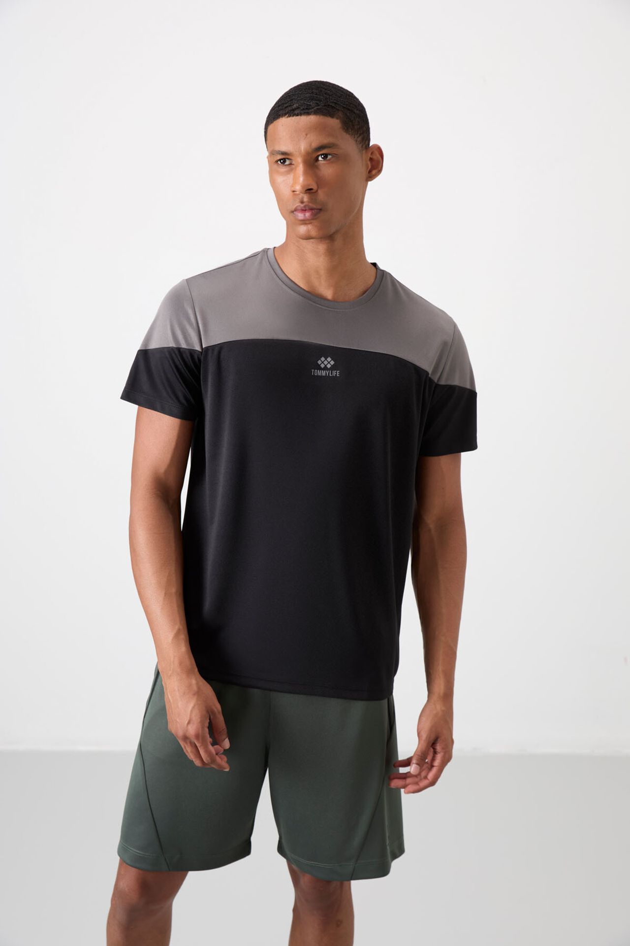 TOMMY Men's Colour-Blocked Crew Neck T-Shirt 4