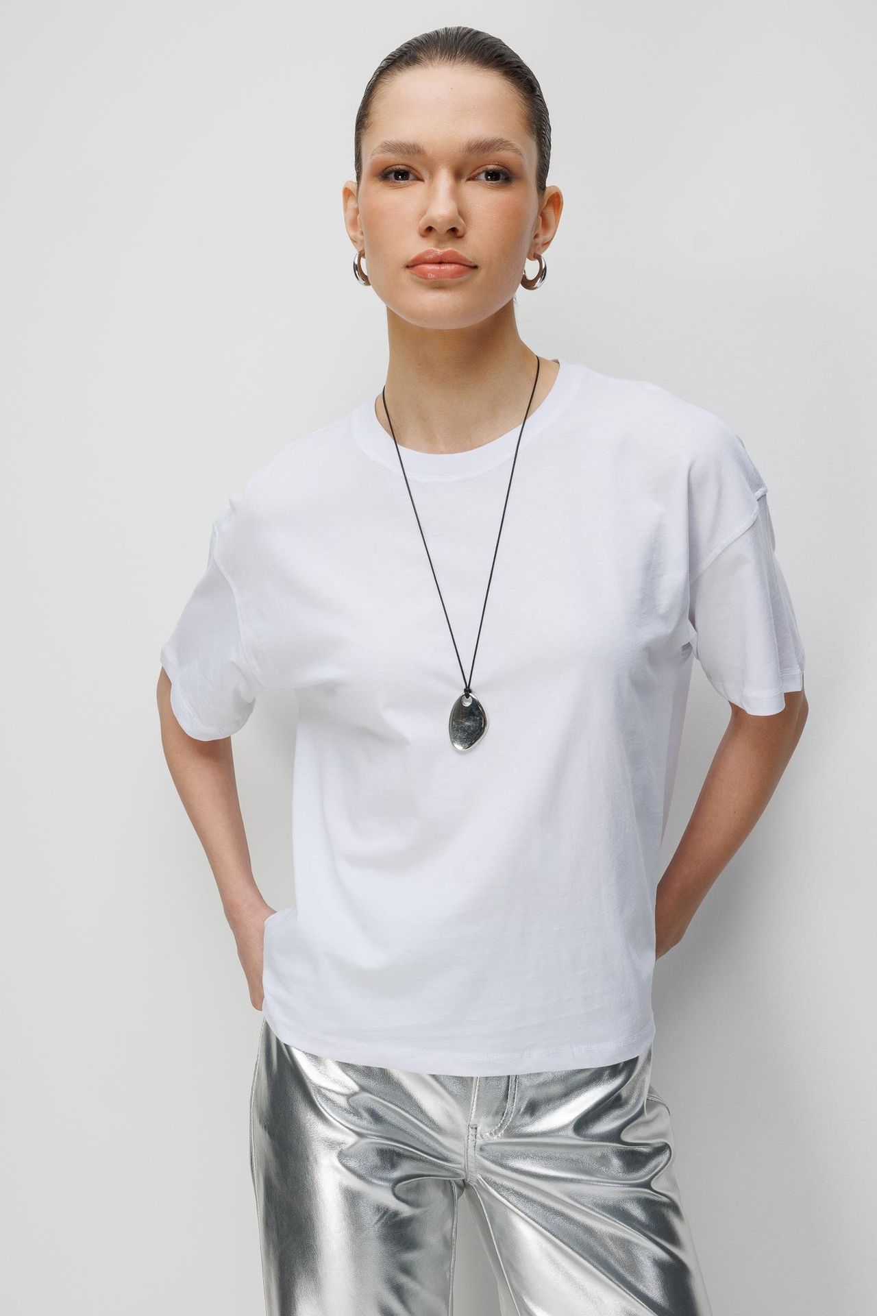 MIXRAY Oversized Crew Neck Plain T-Shirt with Slit 3