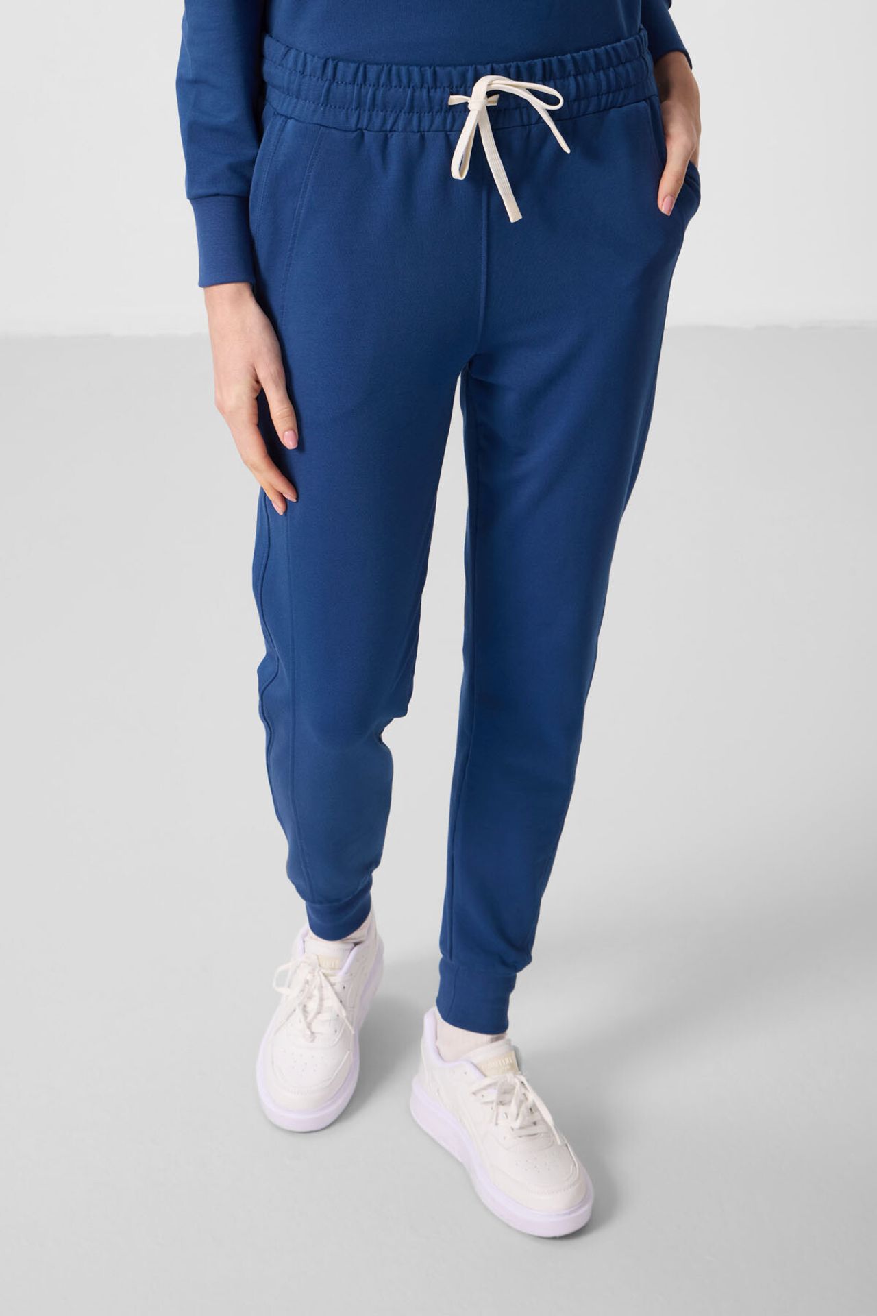 TOMMY Oversized Hooded Sweatshirt And Pants Set 6