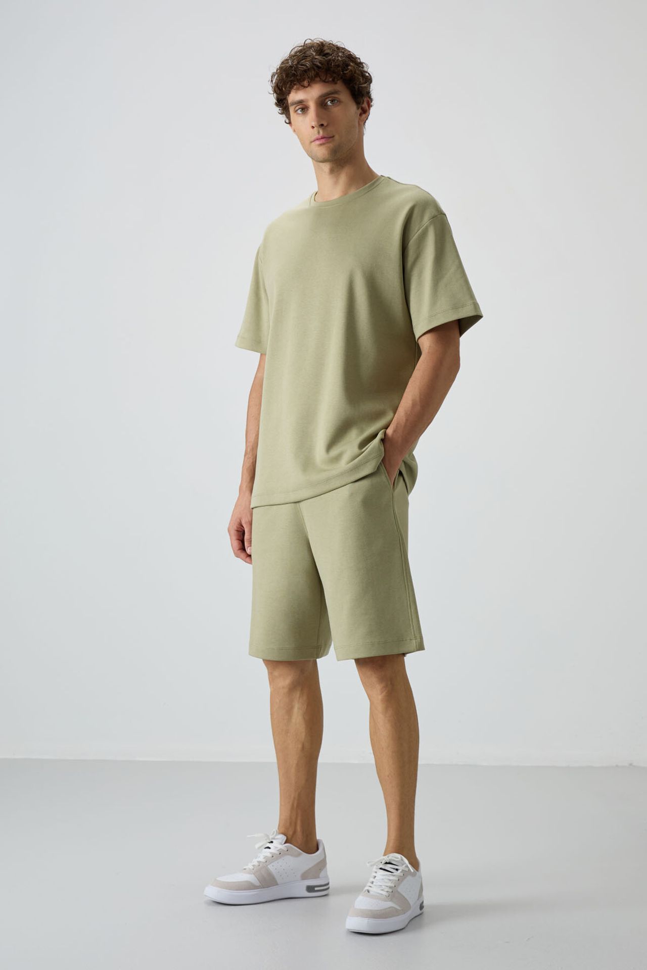 TOMMY Oversized T-Shirt And Shorts Set 1