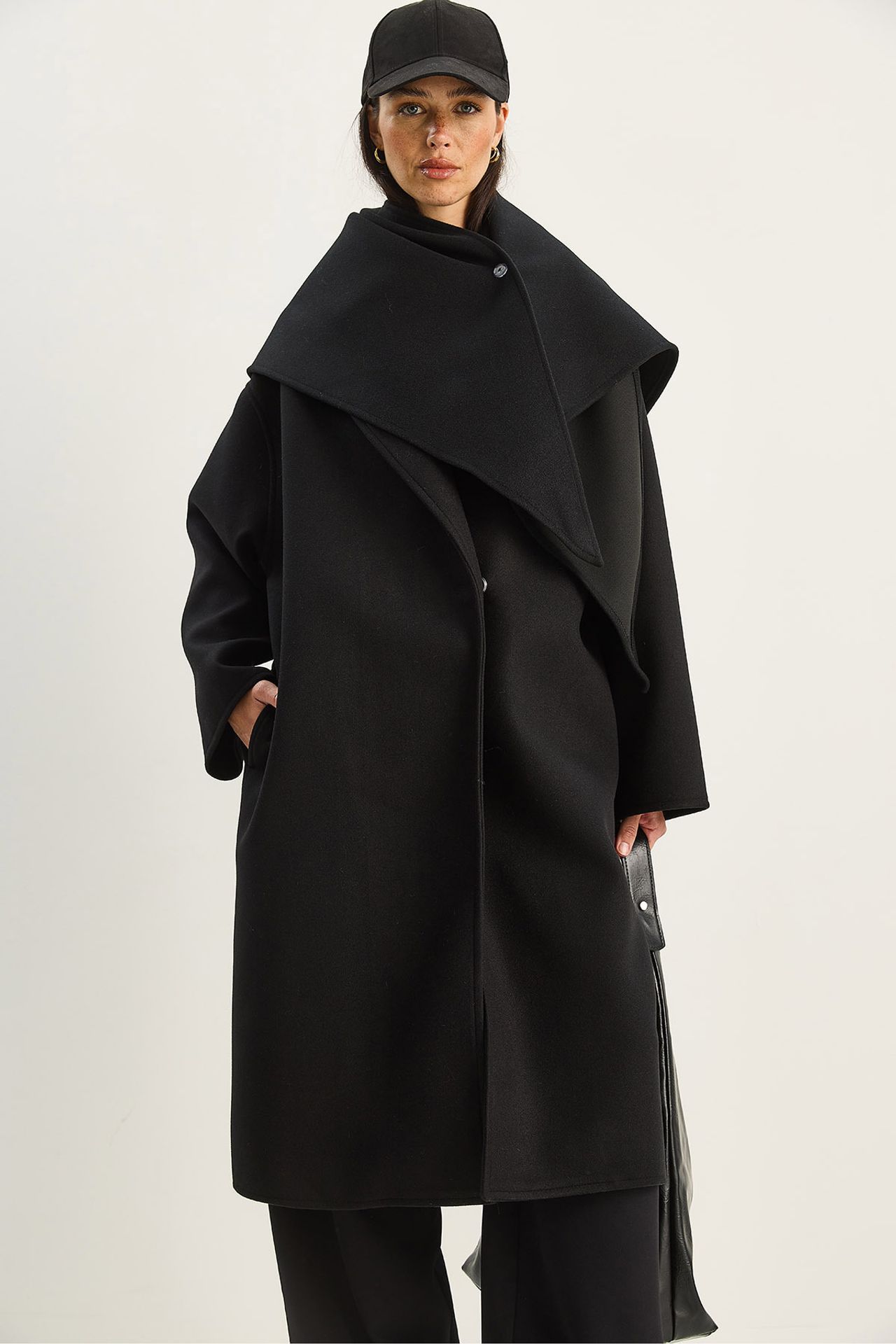 LUCCI Oversized Shawl Collar Buttoned Coat 4