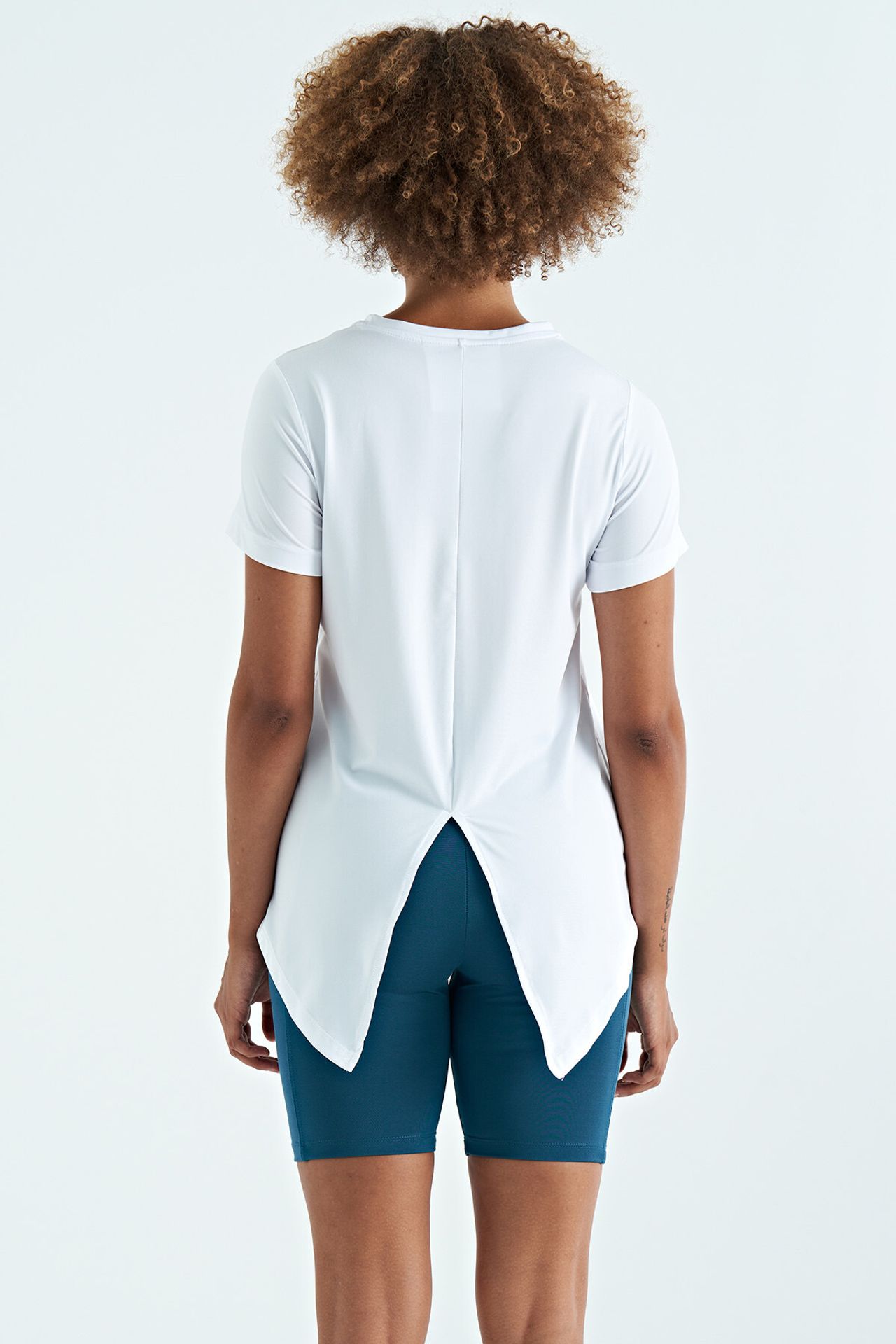 TOMMY Women's relaxed crew neck T-shirt with side slits 4