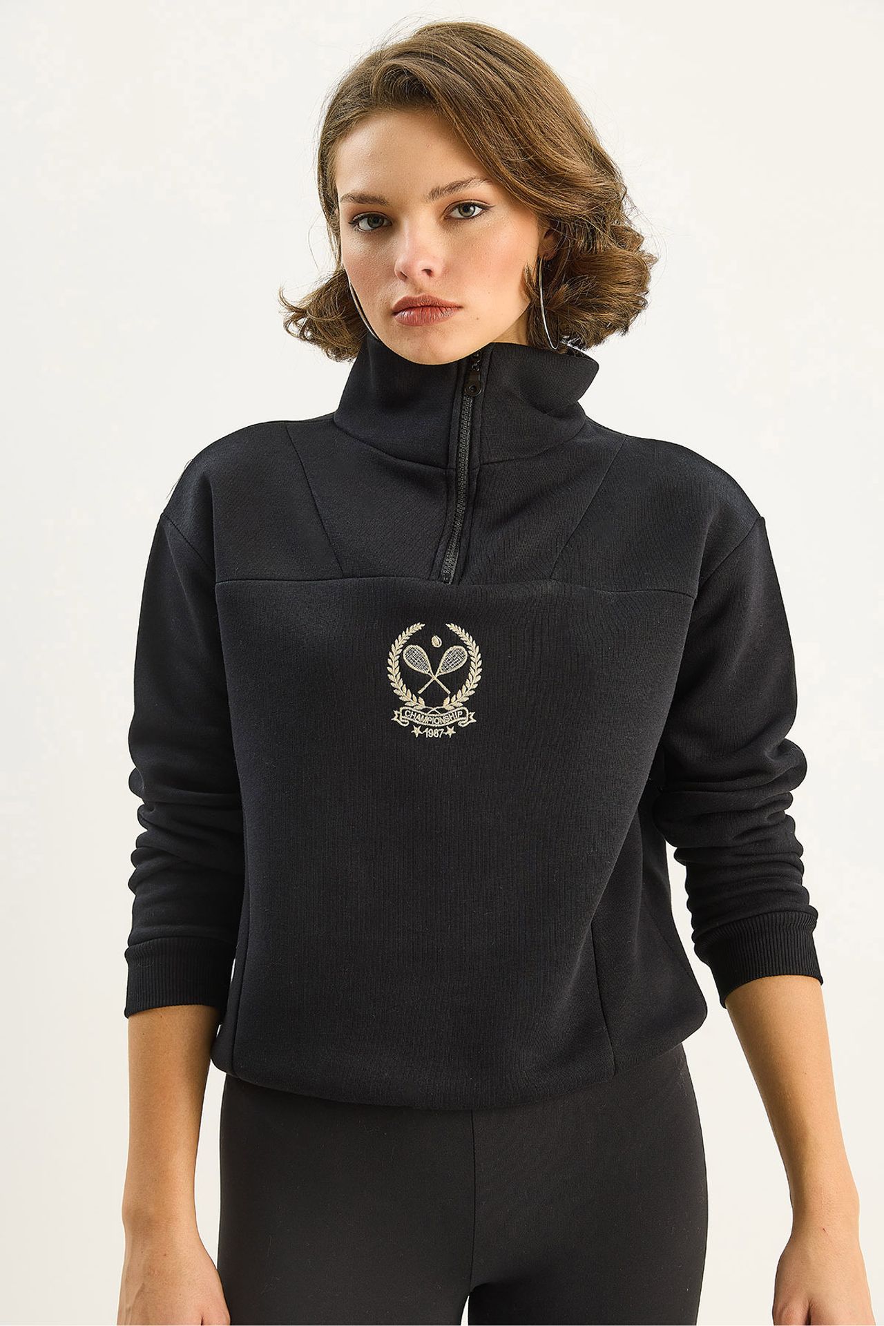 LUCCI Embroidery Zipper Collar Sweatshirt 2