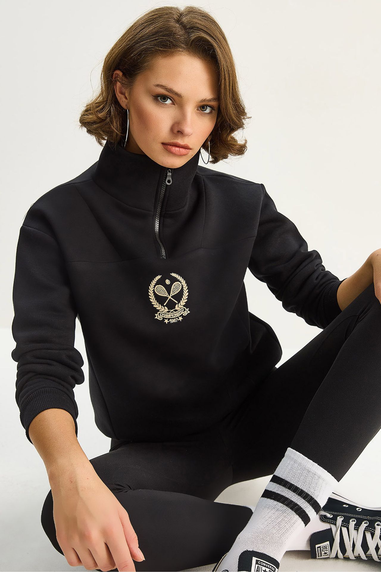 LUCCI Embroidery Zipper Collar Sweatshirt 1