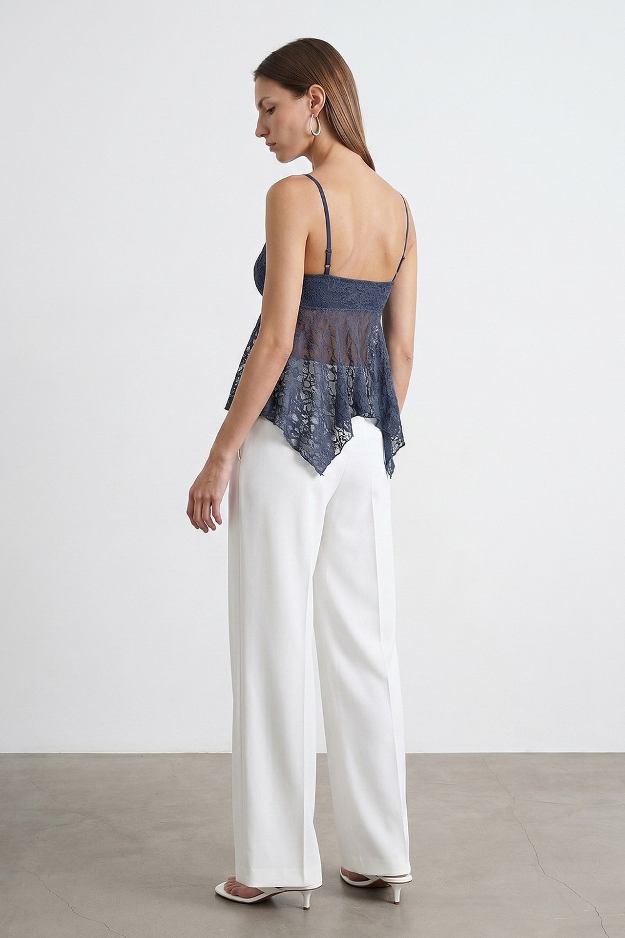 DILVIN Lace Tie-front Sleeveless Blouse 2