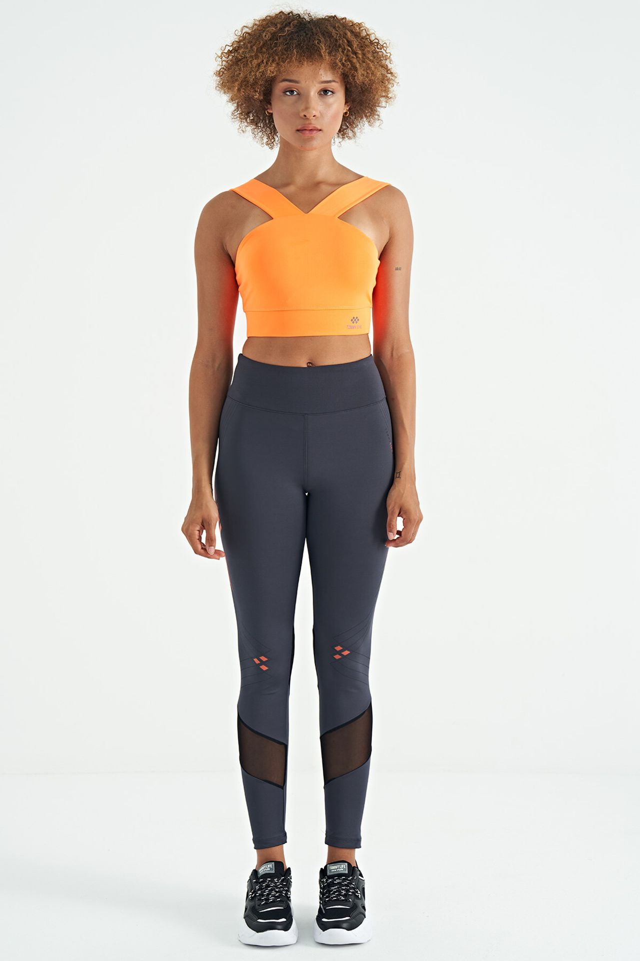 TOMMY Women's Cropped Sleeveless V-neck Sports Top 2