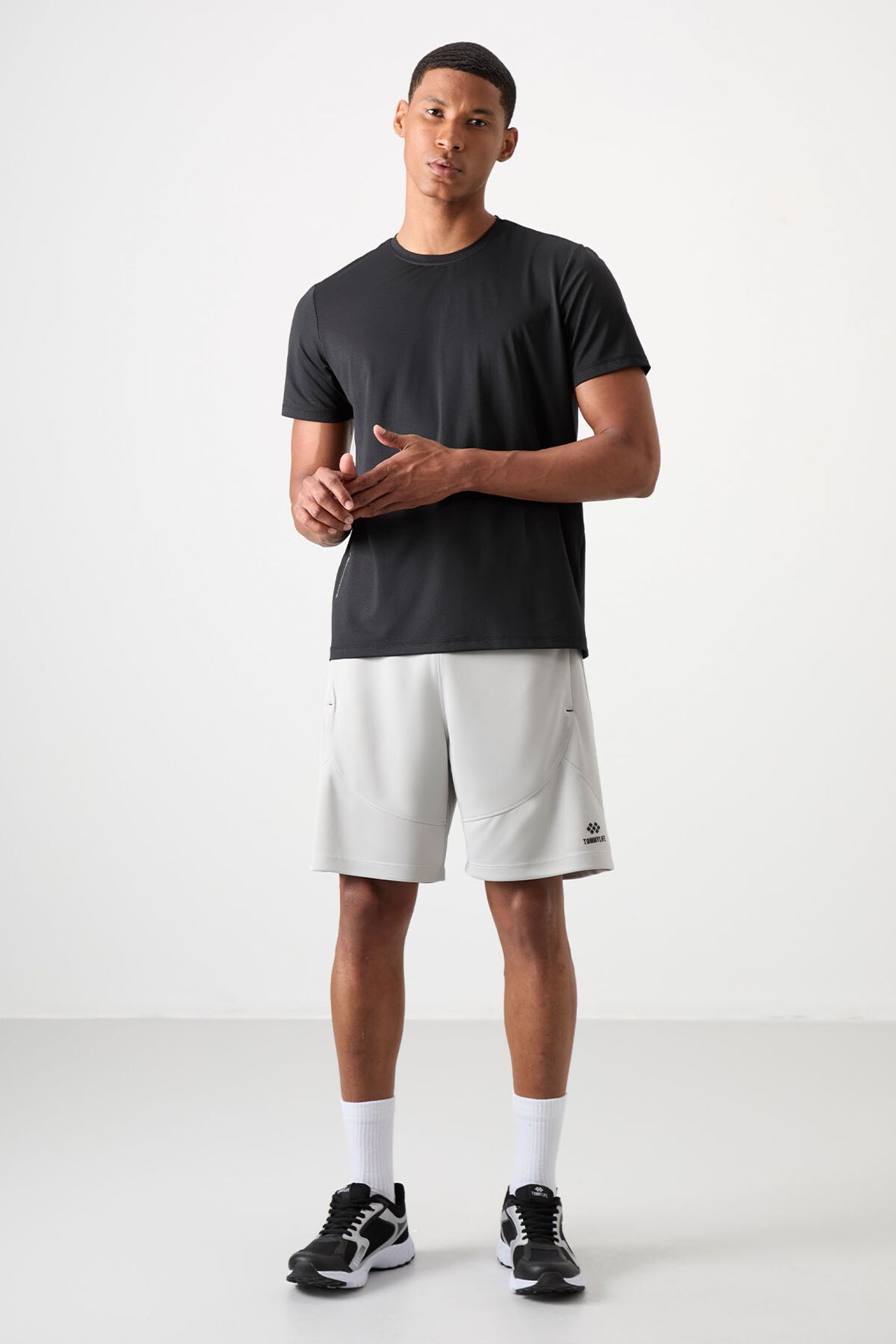 TOMMY Men's Solid Knit Sweat Shorts 1