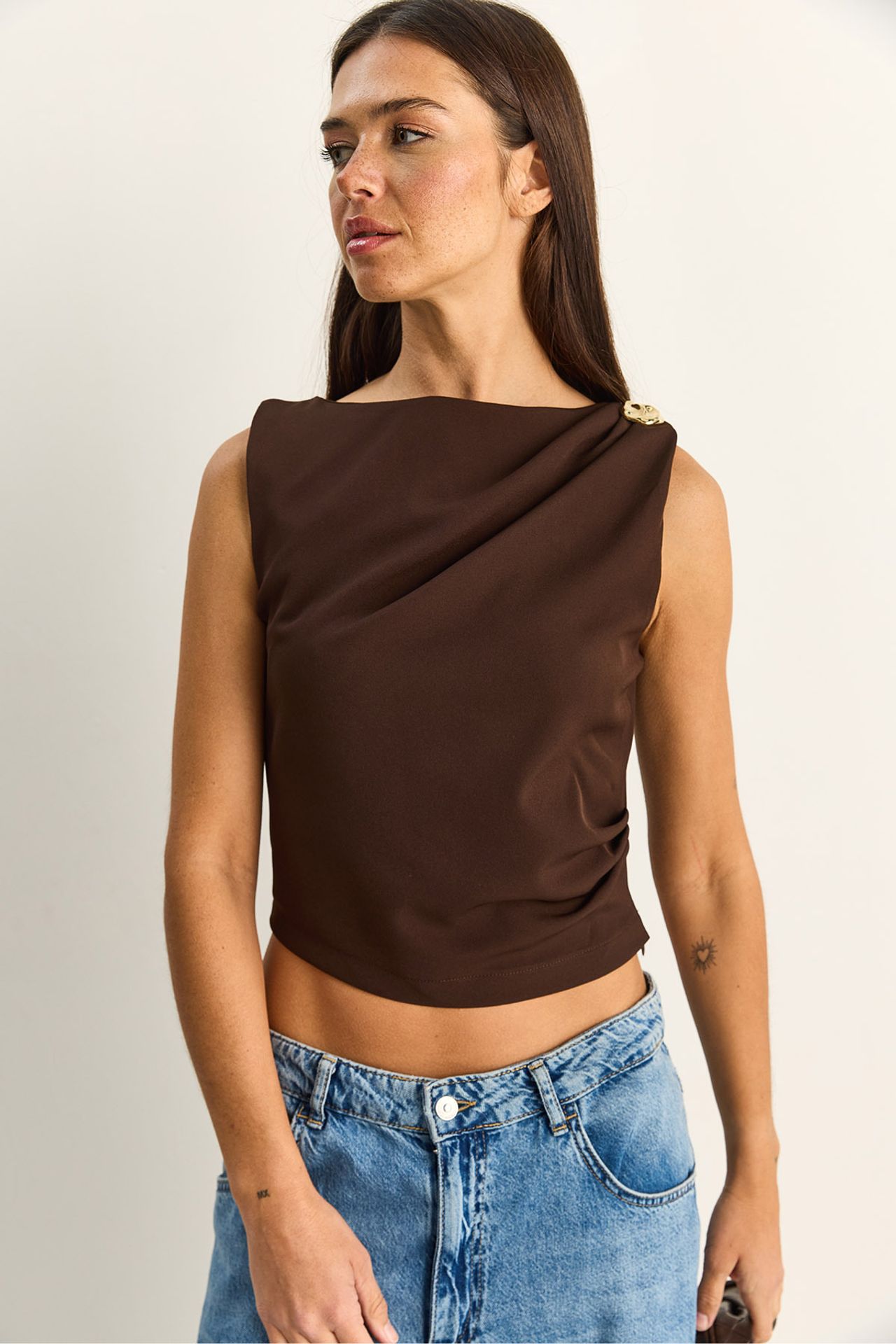 LUCCI Boat Neck Sleeveless Blouse with Stone Accessory 3