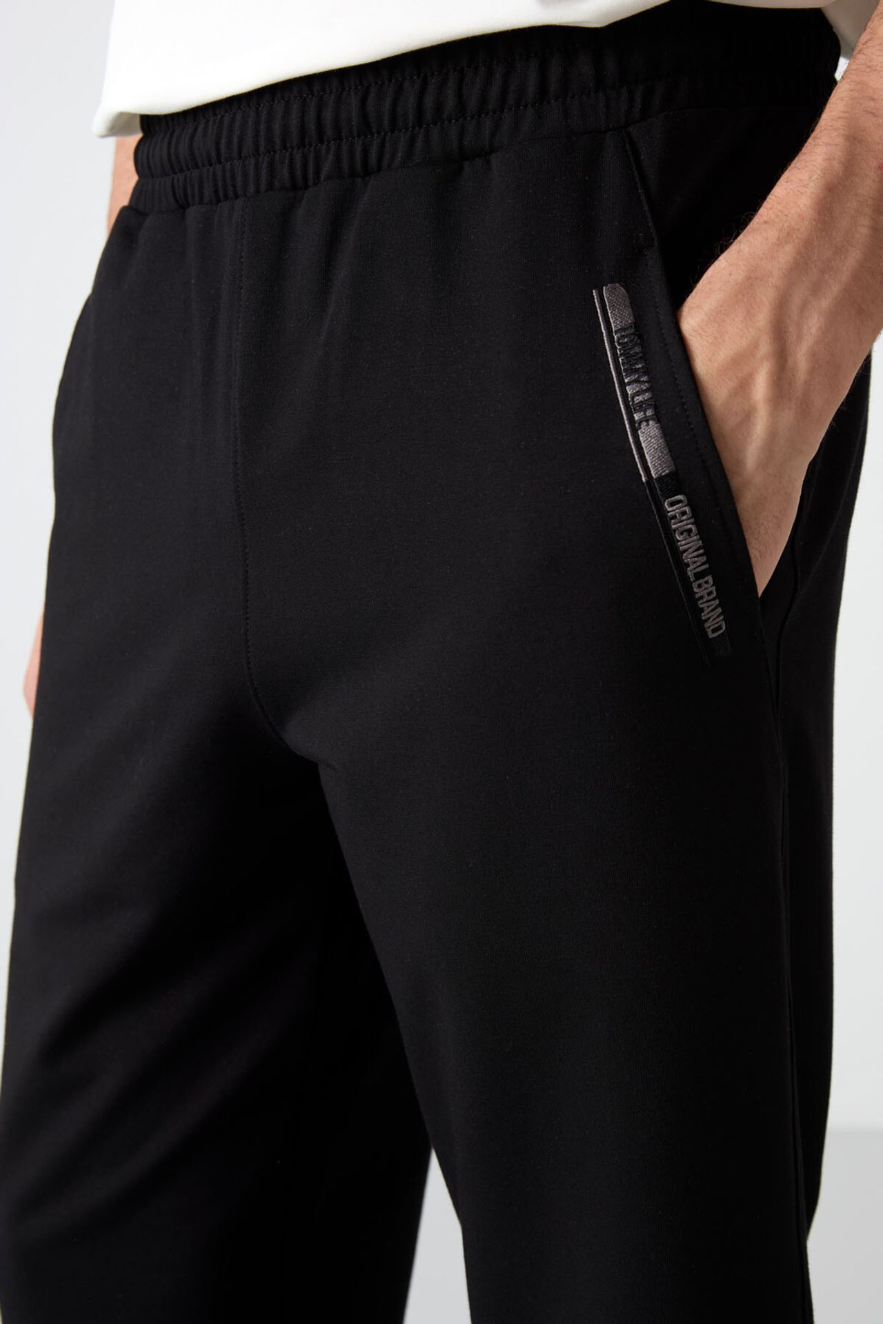 TOMMY Men's Mid-Waist Capri Shorts 3