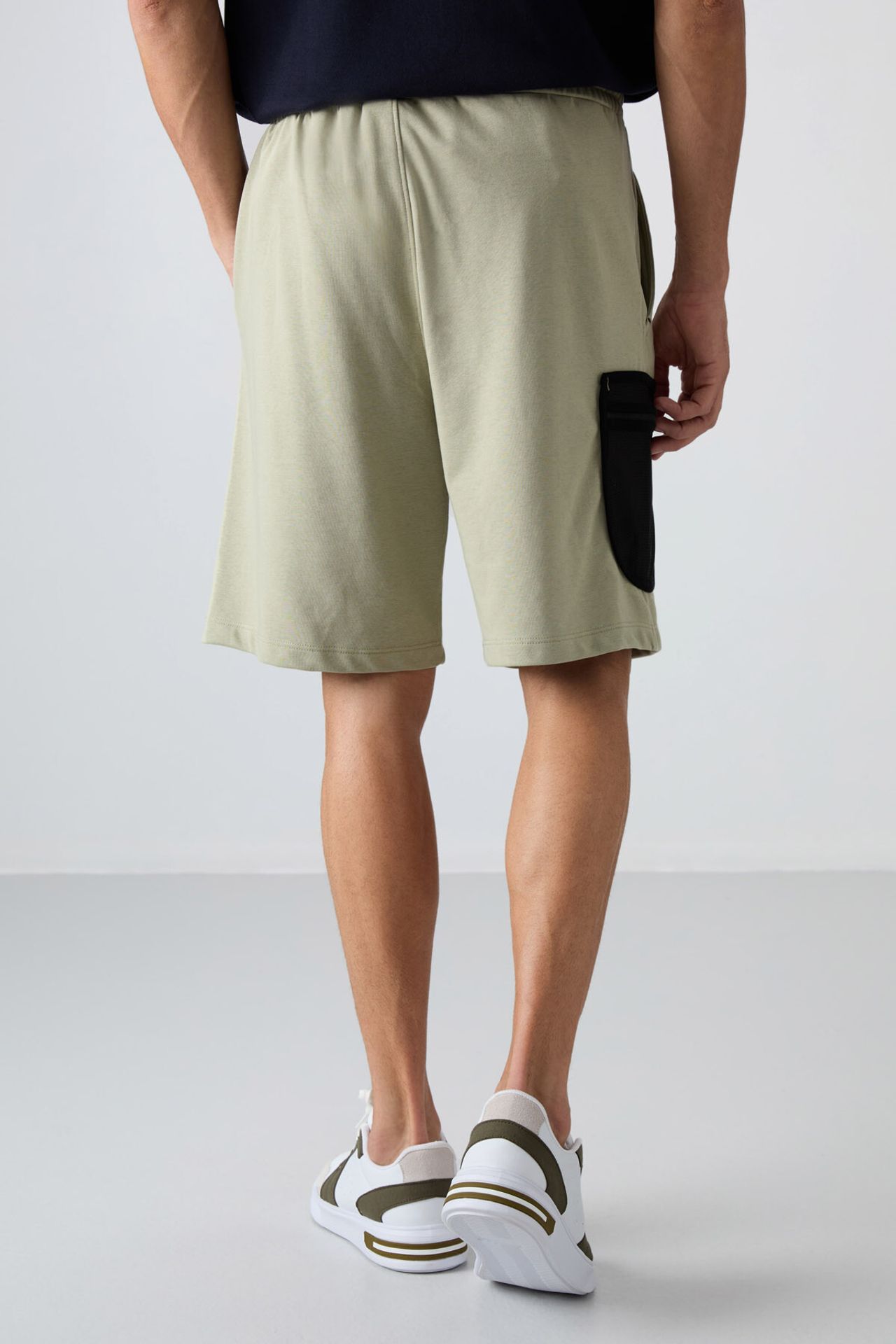 TOMMY Men's Wide-leg Cargo Shorts 5