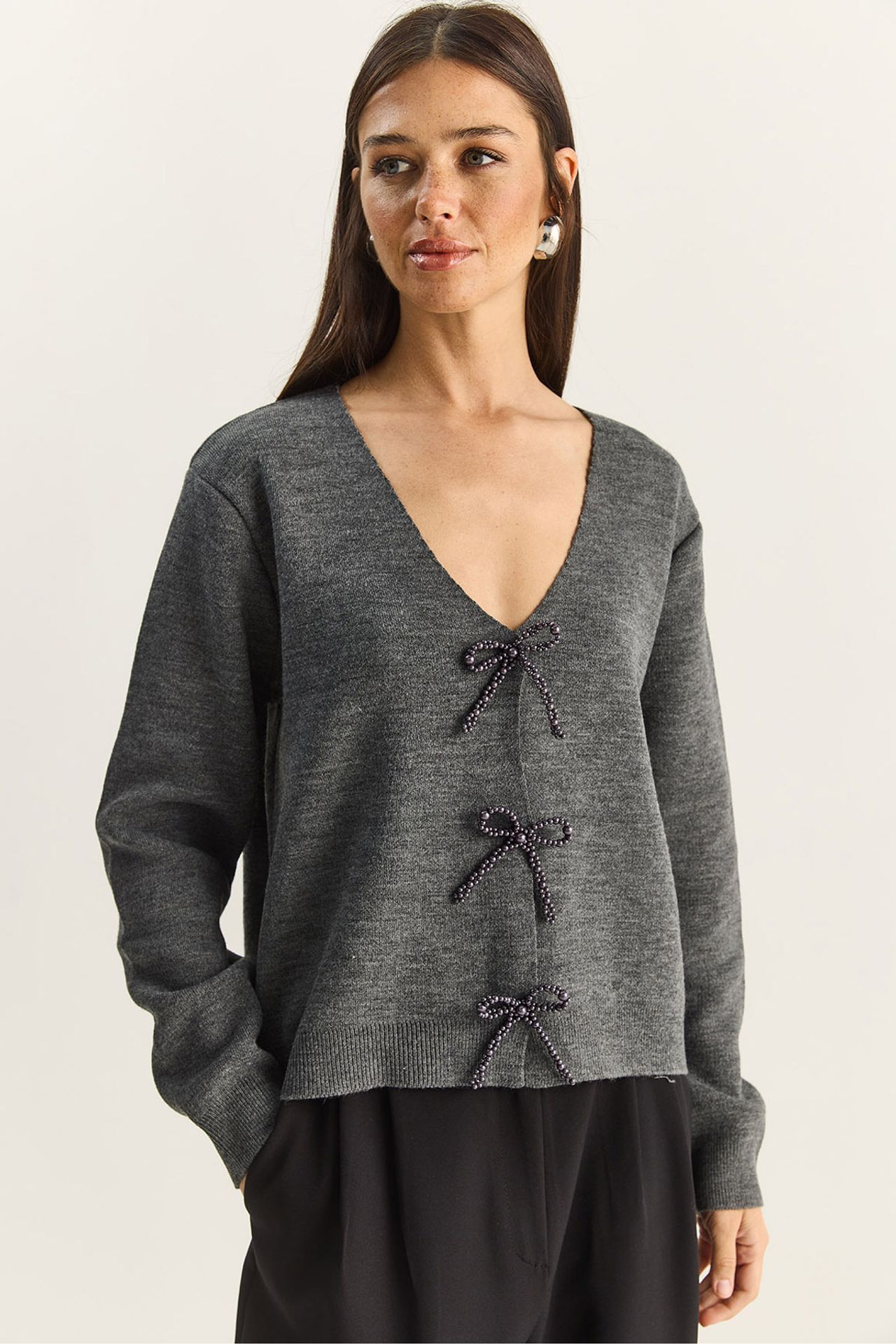LUCCI Button Detailed Knit V-Neck Cardigan 1