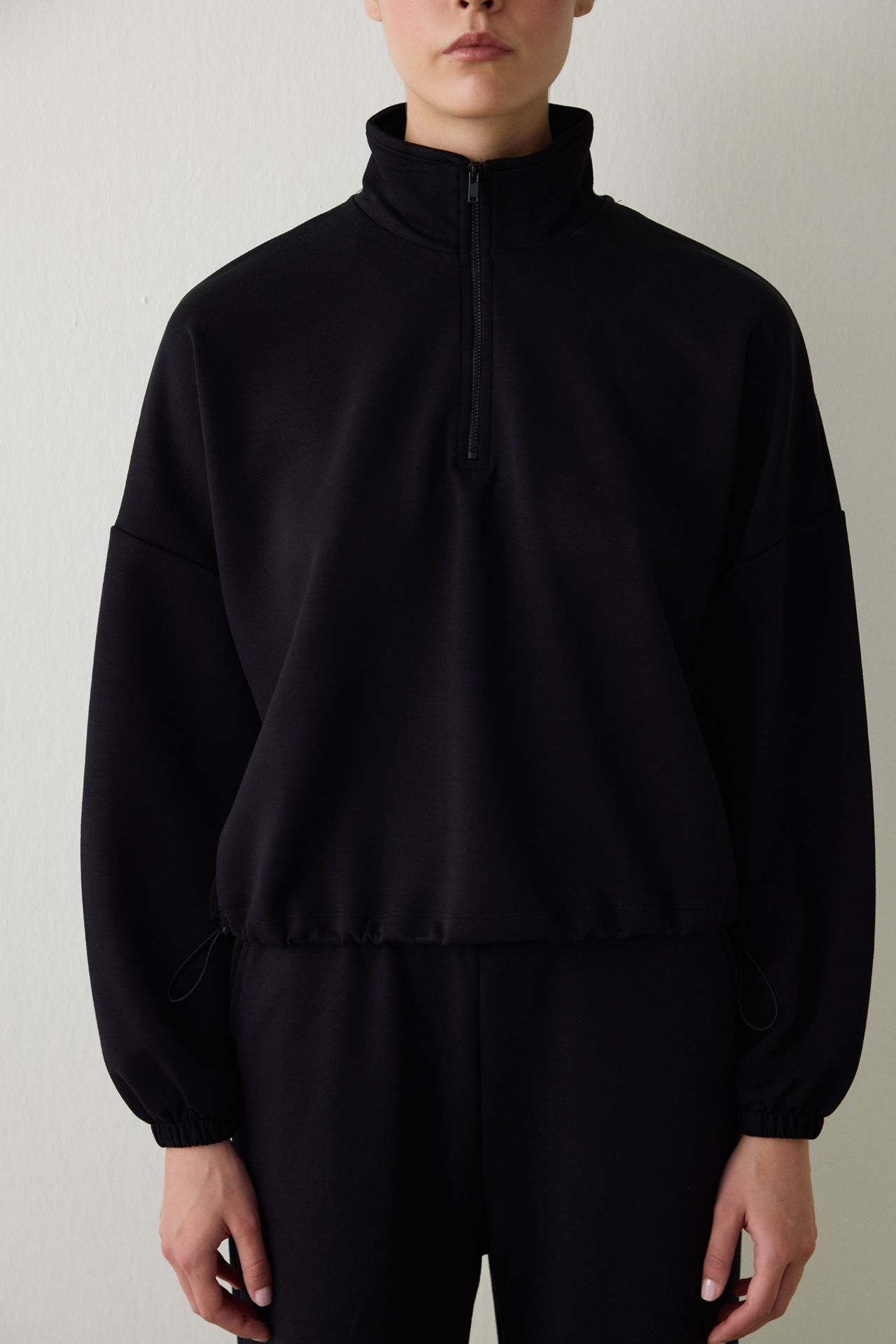 PENTI Silky Feel Mock Neck Crop Sweatshirt 2