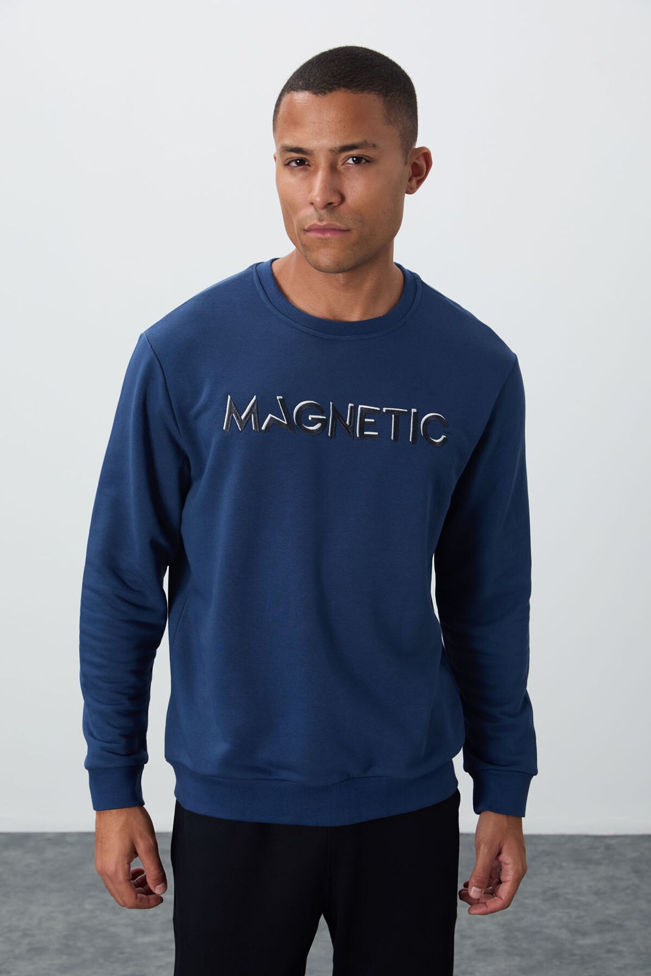 TOMMY Men's Printed Crew Neck Sweatshirt 4